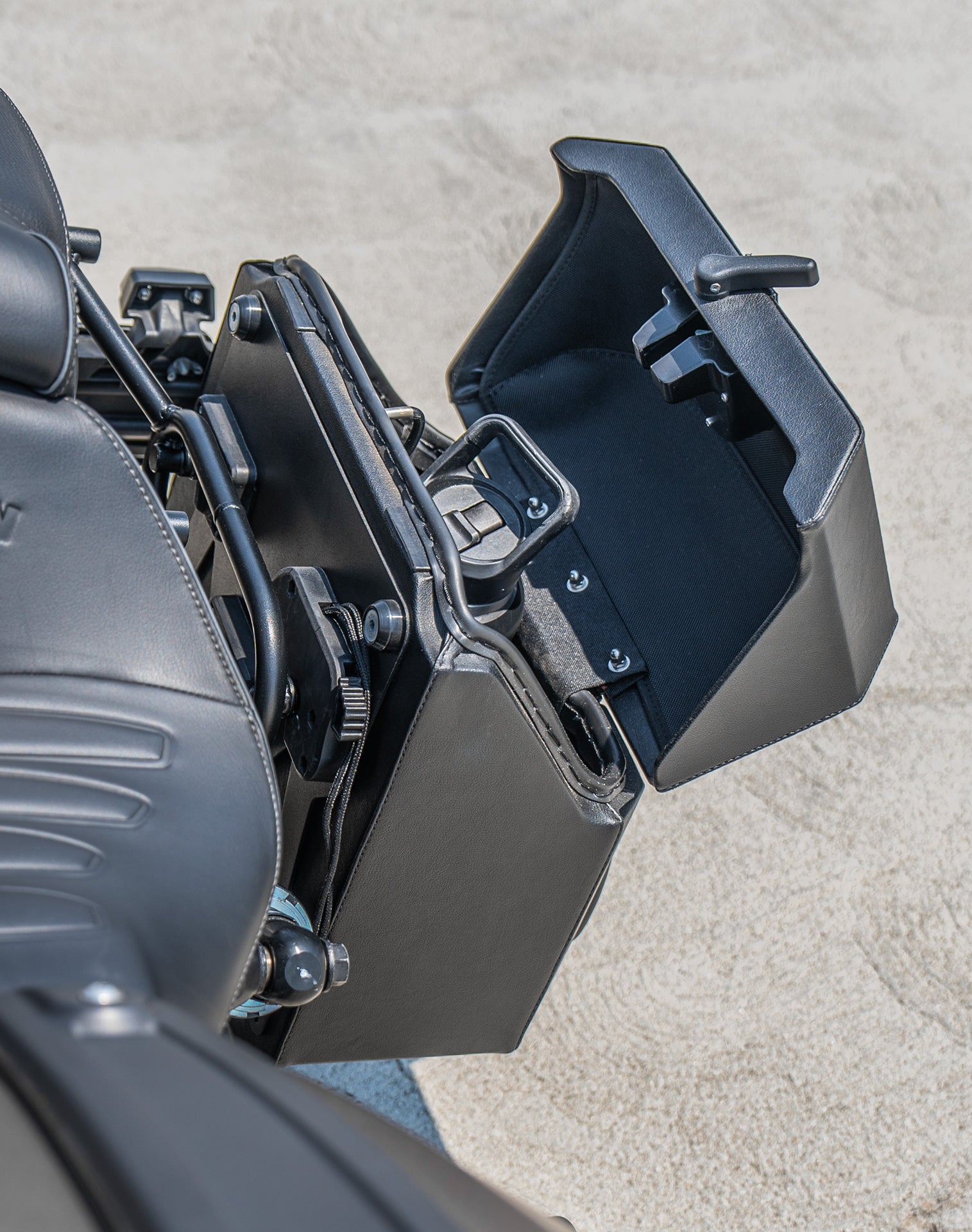 15L - Outlaw Quick-Mount Medium Indian Sport Scout Leather Wrapped Hard Saddlebags (Left Only) Lifestyle Vertical 4