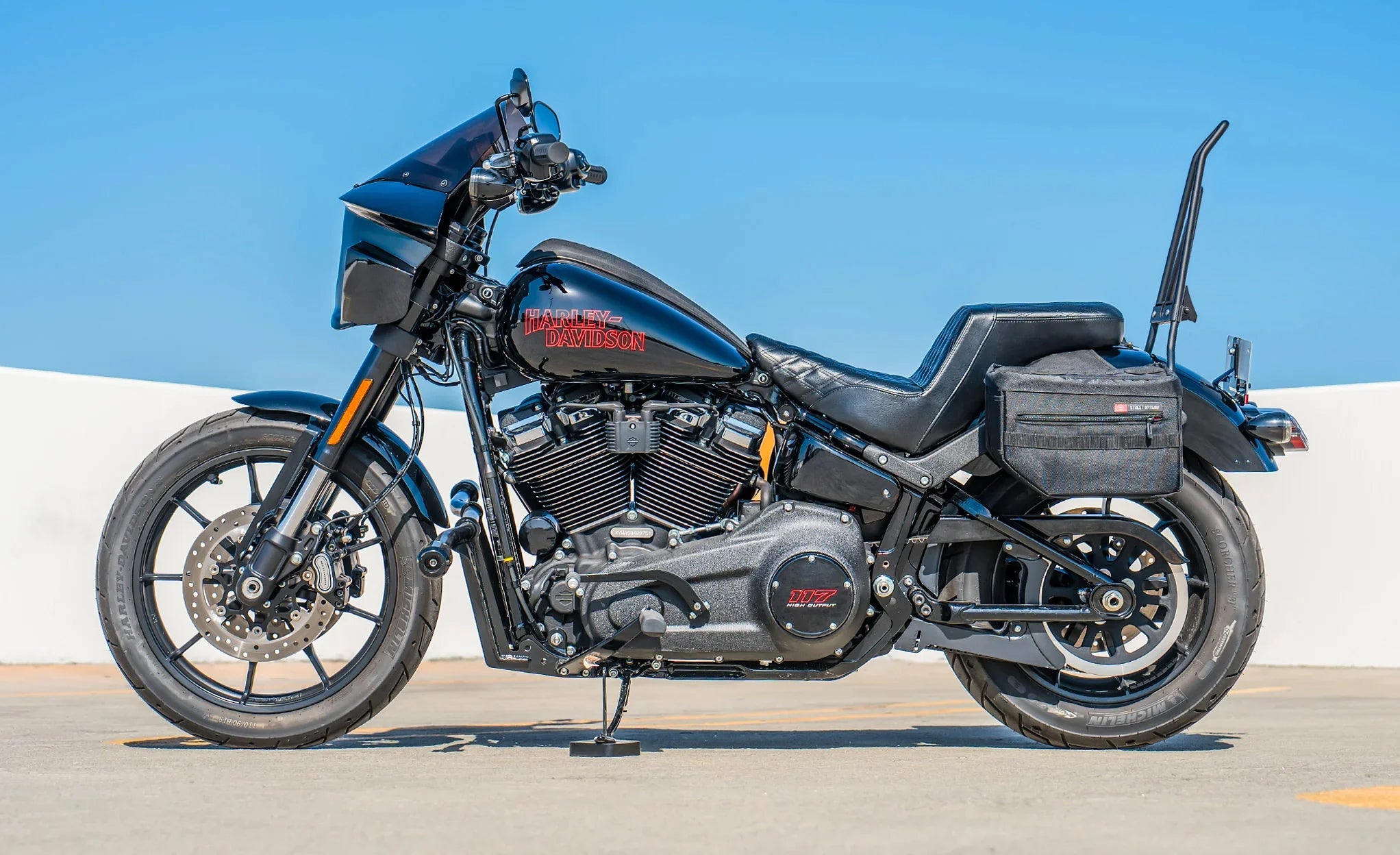 18L - Patriot Medium Throw Over Saddlebags For 2025+ Harley Softail Low Rider S FXLRS Lifestyle @expand