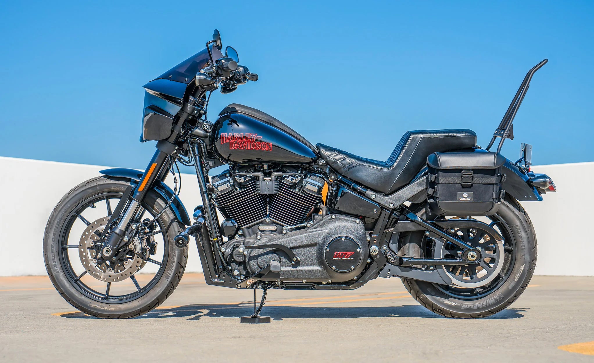 20L - Incognito Small Quick-Mount Saddlebags For 2025+ Harley Softail Low Rider S FXLRS Lifestyle @expand