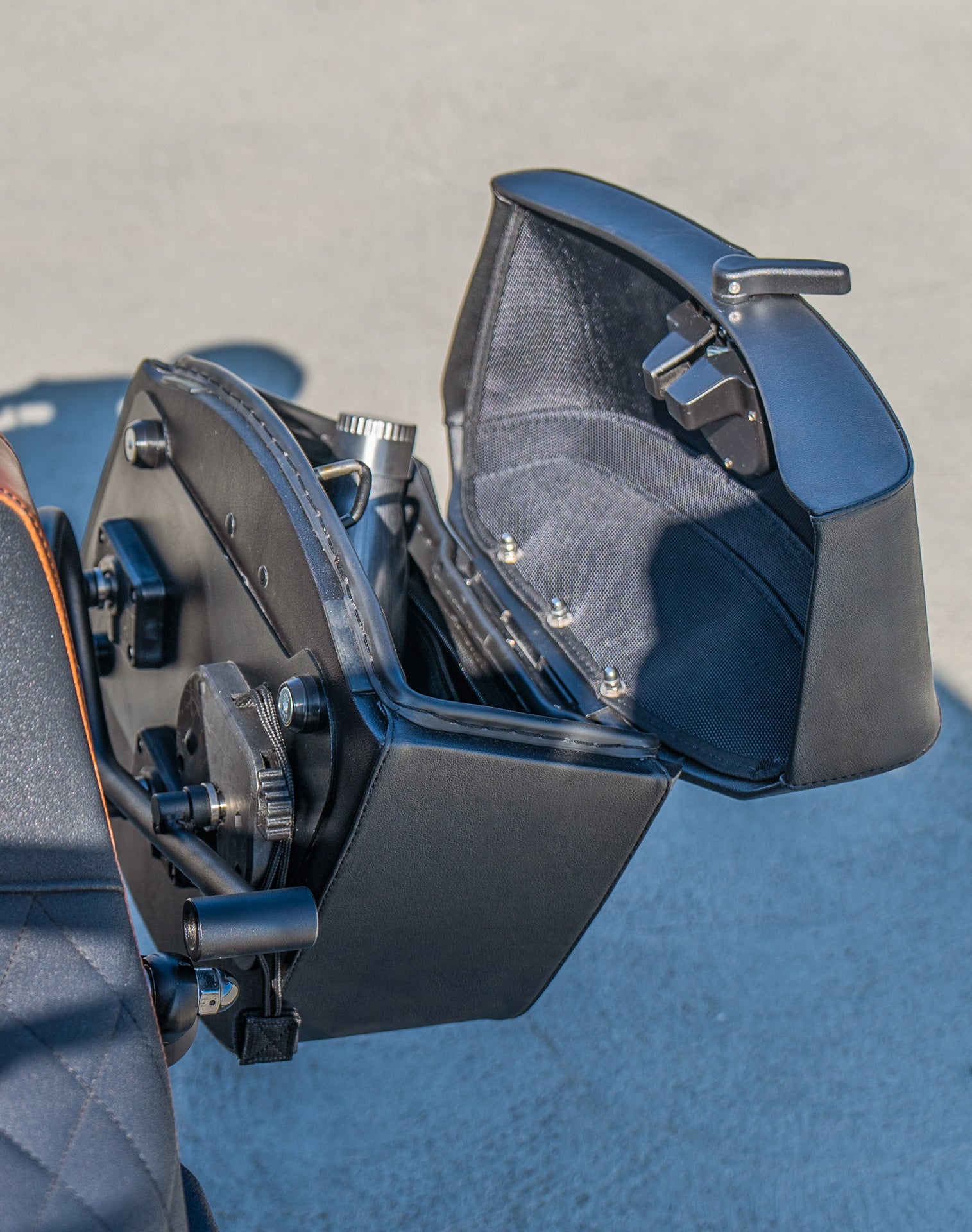 12L - Ironclad Quick Mount Medium Hard Solo Saddlebag (Left Only) for Harley Dyna Super Glide Custom FXDC/I Lifestyle