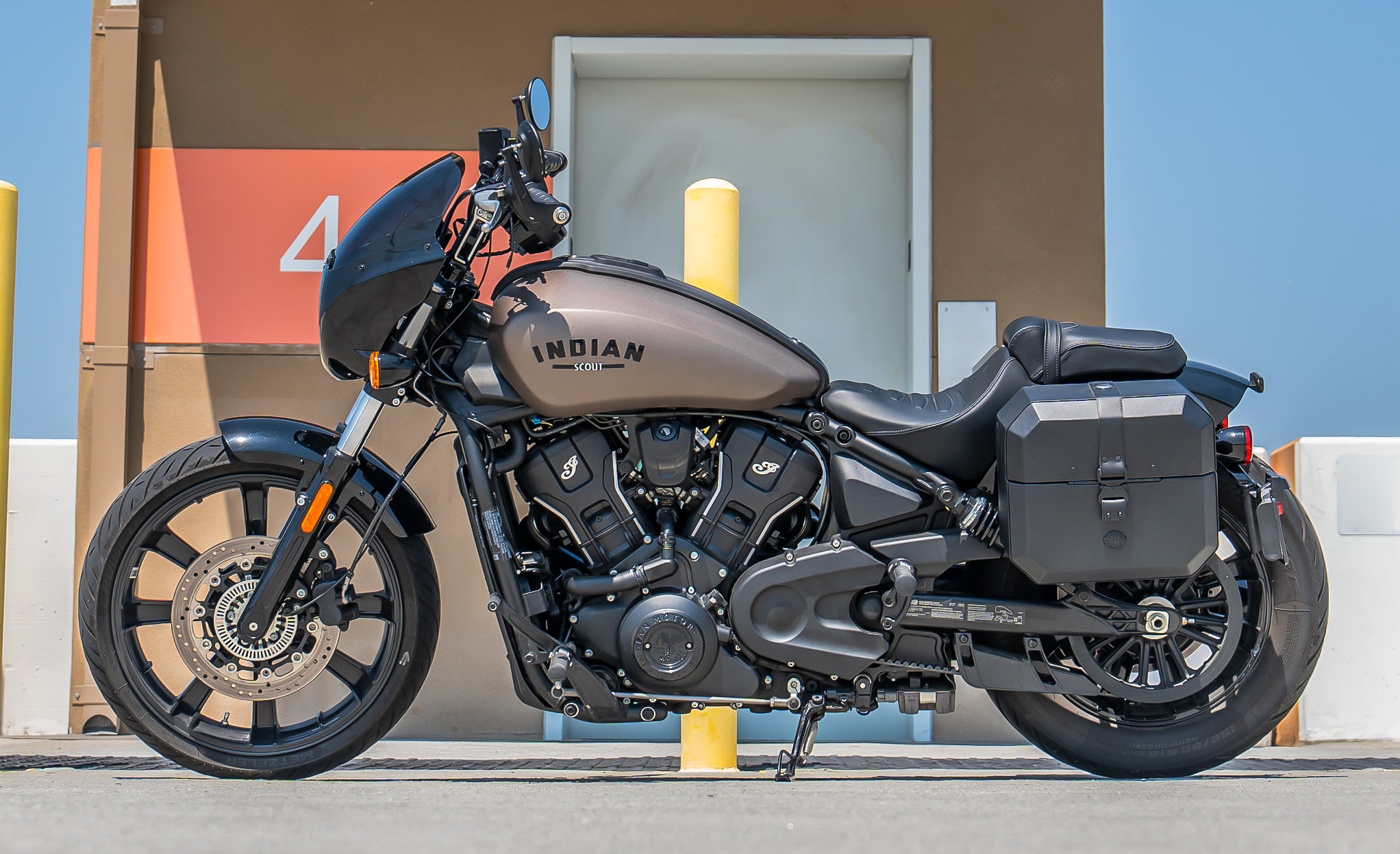 20L - Outlaw Quick-Mount Small Indian Sport Scout Sixty Leather Wrapped Hard Saddlebags Life Style Photo @expand