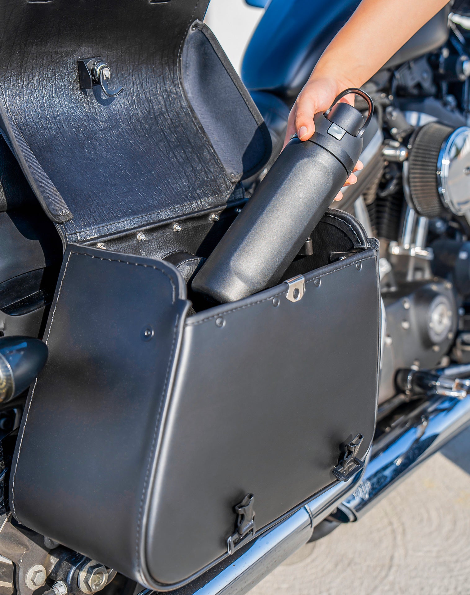 22L - Ghost Medium Shock Cutout Motorcycle Saddlebags For Harley Sportster 883 Iron XL883N Lifestyle