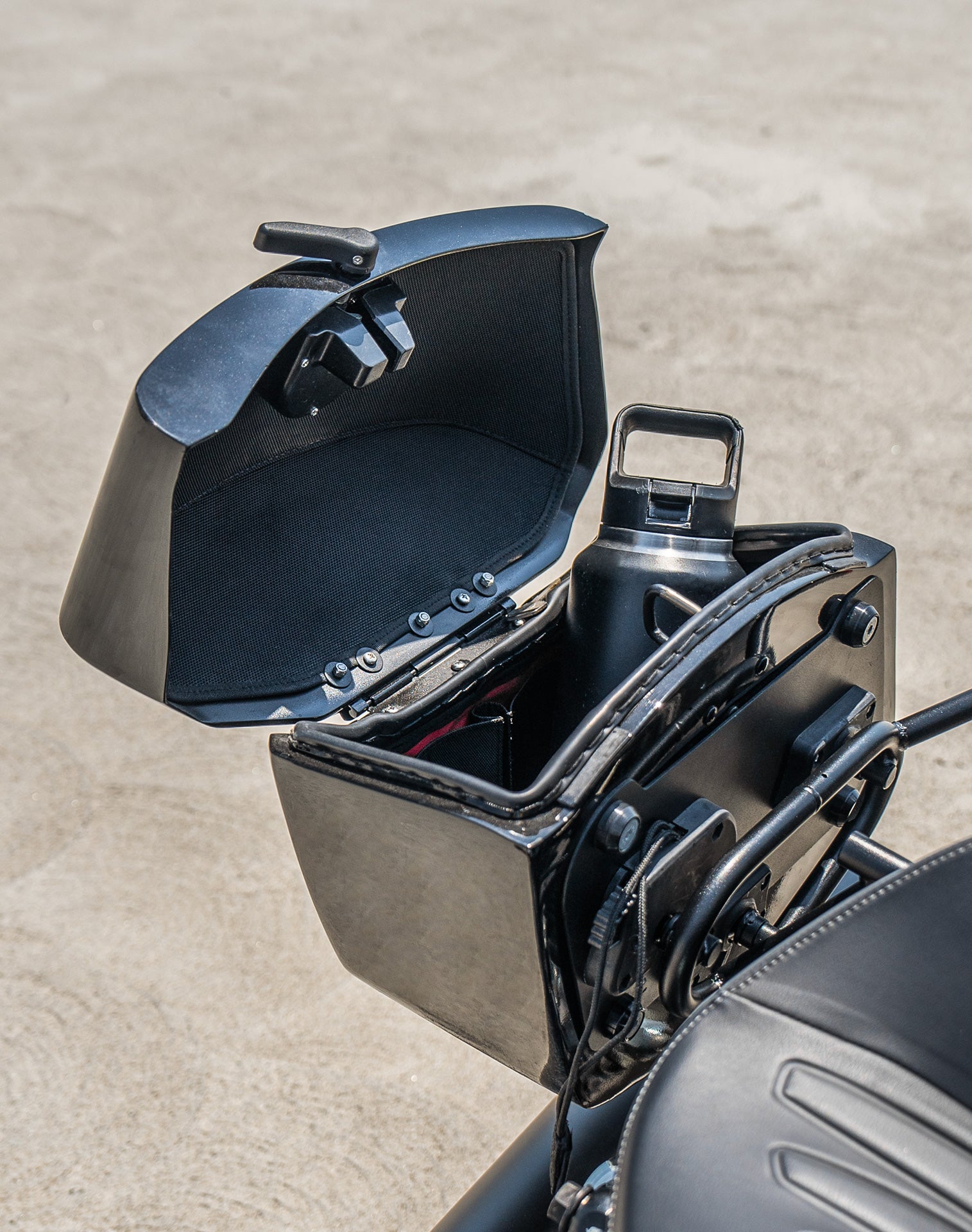 24L - Ironclad Quick-Mount Medium Indian Sport Scout Painted Hard Saddlebags Life style