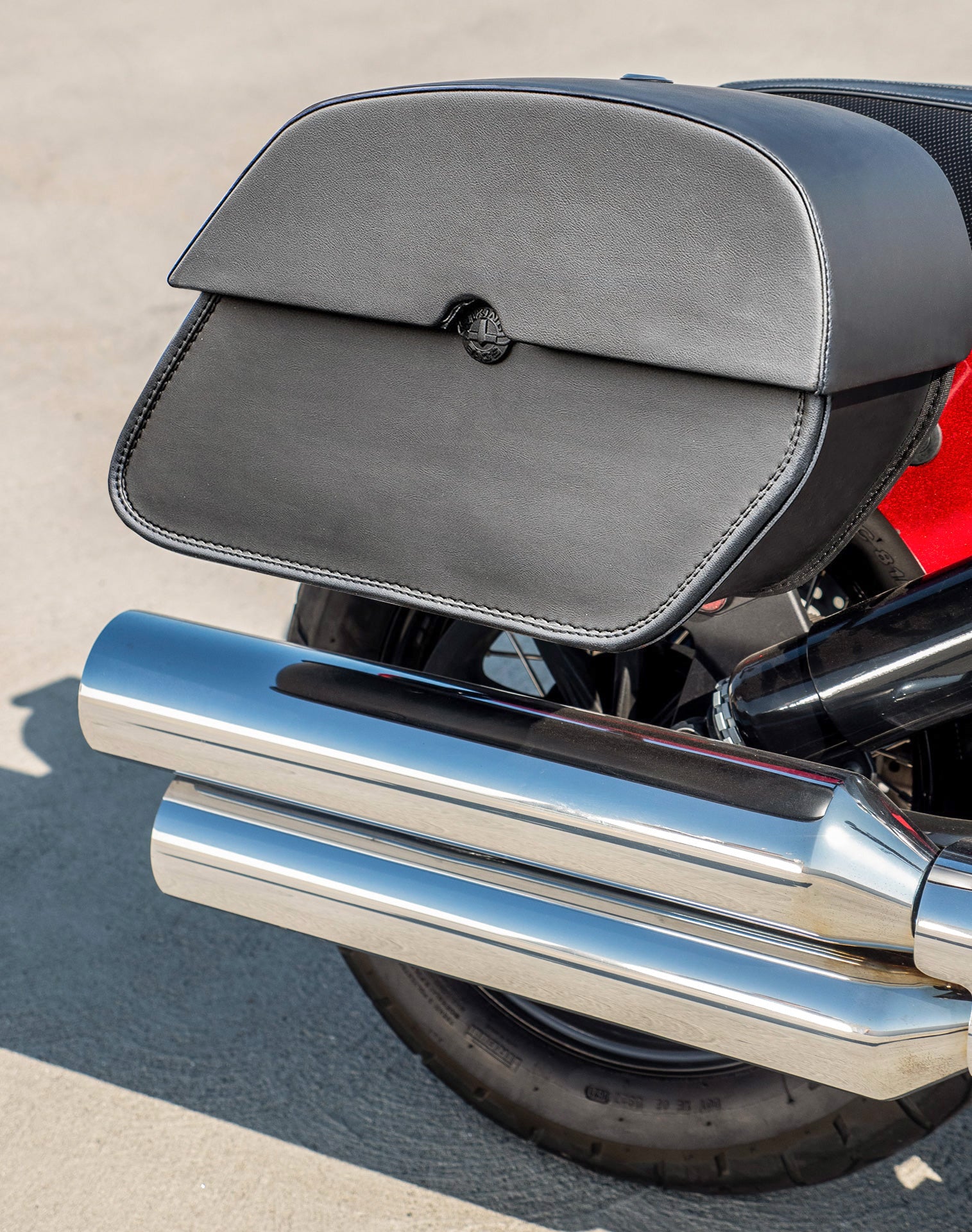 28L - Panzer Medium Quick Mount Indian Chief Bobber Dark Horse Motorcycle Saddlebags Lifestyle 2