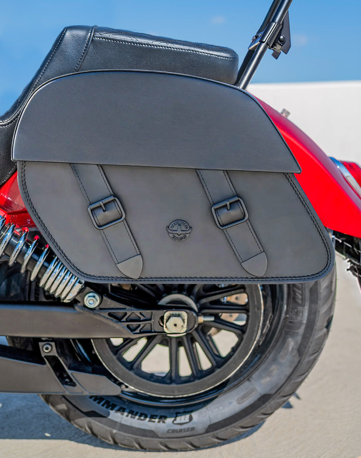 28L - Baelor Medium Hard Mount Indian Scout Classic 2025+ Motorcycle Saddlebags Lifestyle