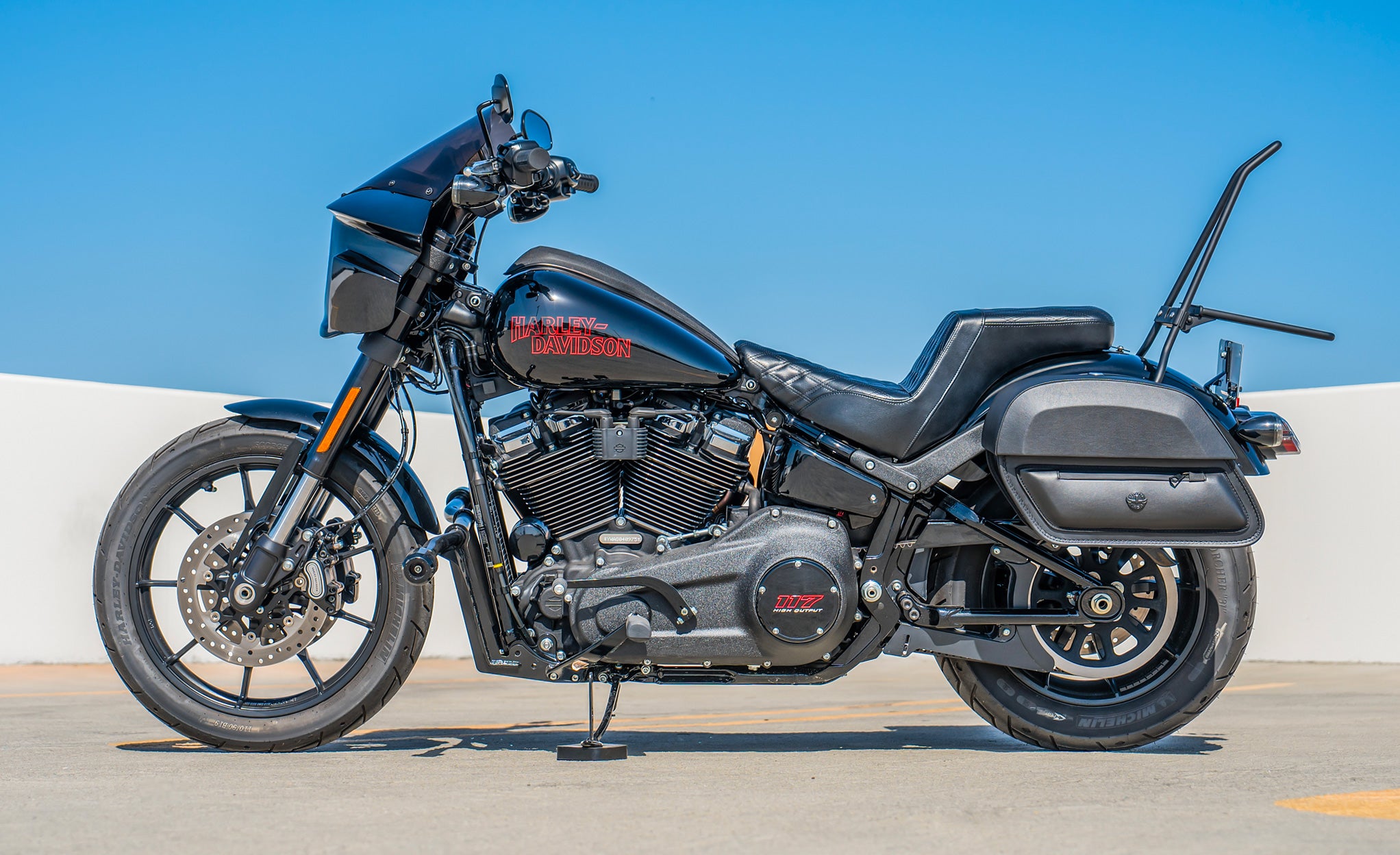 28L - Pantheon Medium Quick-Mount Saddlebags For 2025+ Harley Softail Low Rider S FXLRS Lifestyle @expand