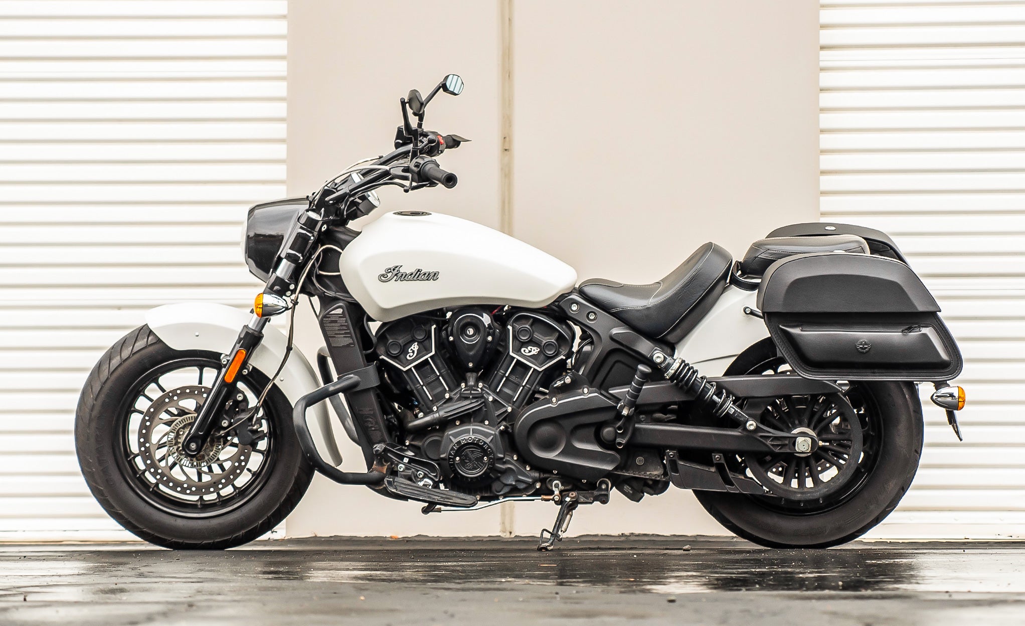 28L - Pantheon Quick-Mount Medium Indian Scout Sixty Classic Motorcycle Saddlebags Lifestyle @expand