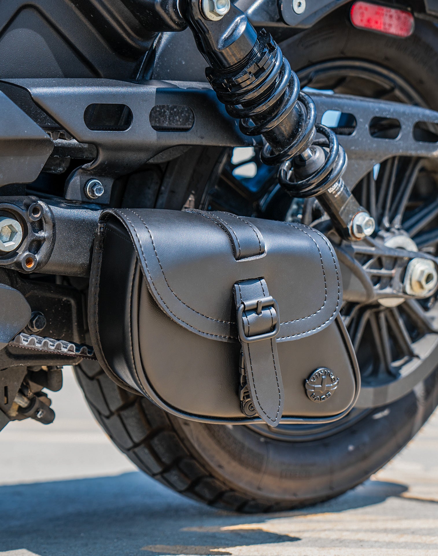 2L - Bullet Indian Scout Leather Motorcycle Swingarm Bag (Left Only)