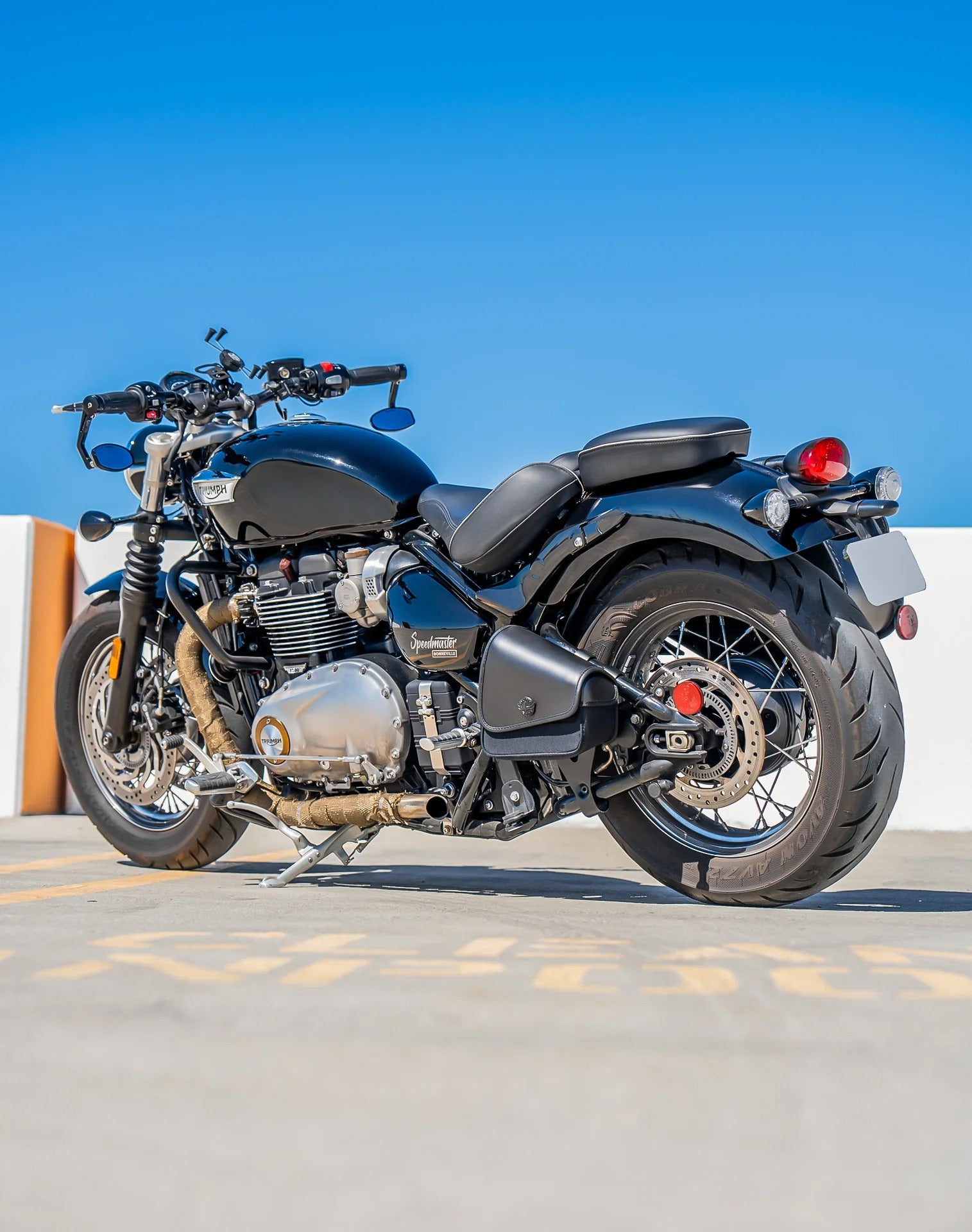 2L - Waylon Triumph Bonneville Speedmaster Leather Motorcycle Swingarm Bag (Left Side Only) Lifestyle