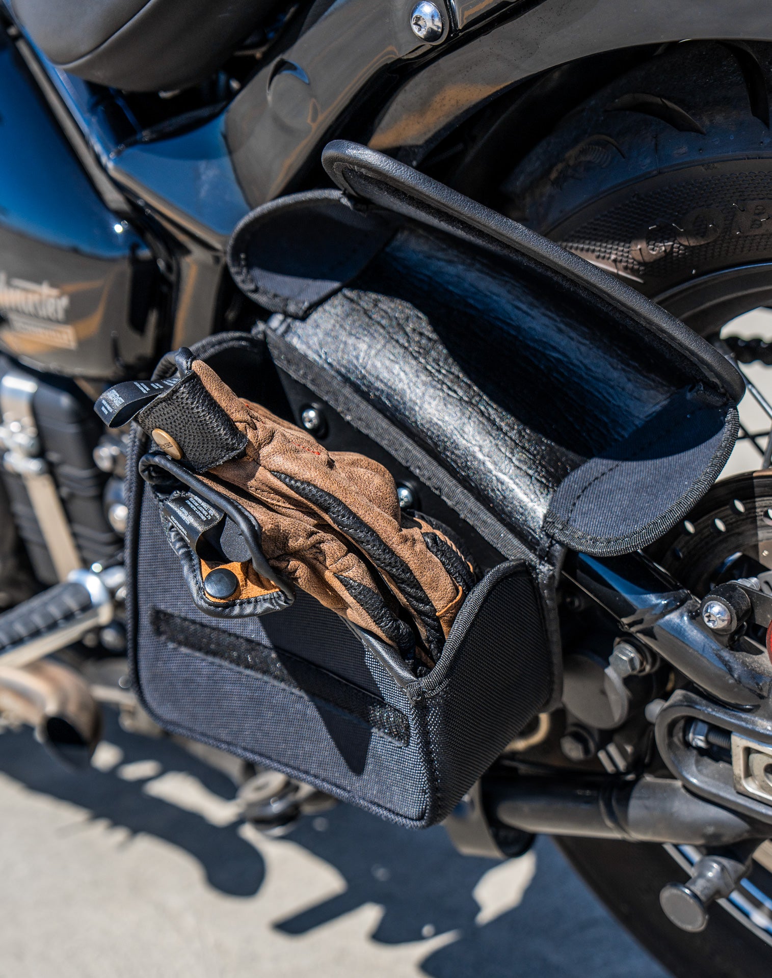 2L - Waylon Triumph Bonneville Speedmaster Leather Motorcycle Swingarm Bag (Left Side Only) Lifestyle