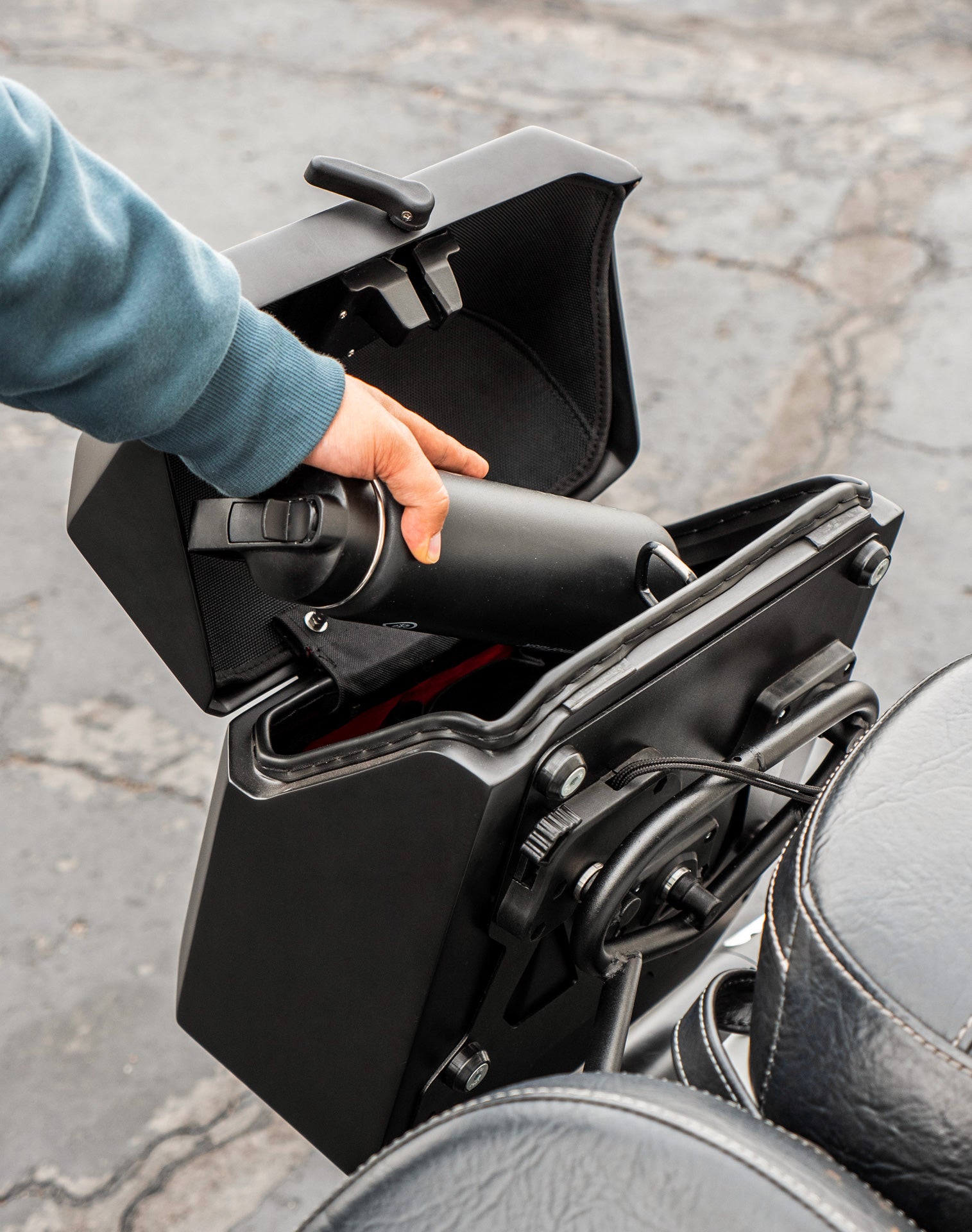 30L - Outlaw Quick-Mount Medium Indian Scout Classic Matte Hard Saddlebags