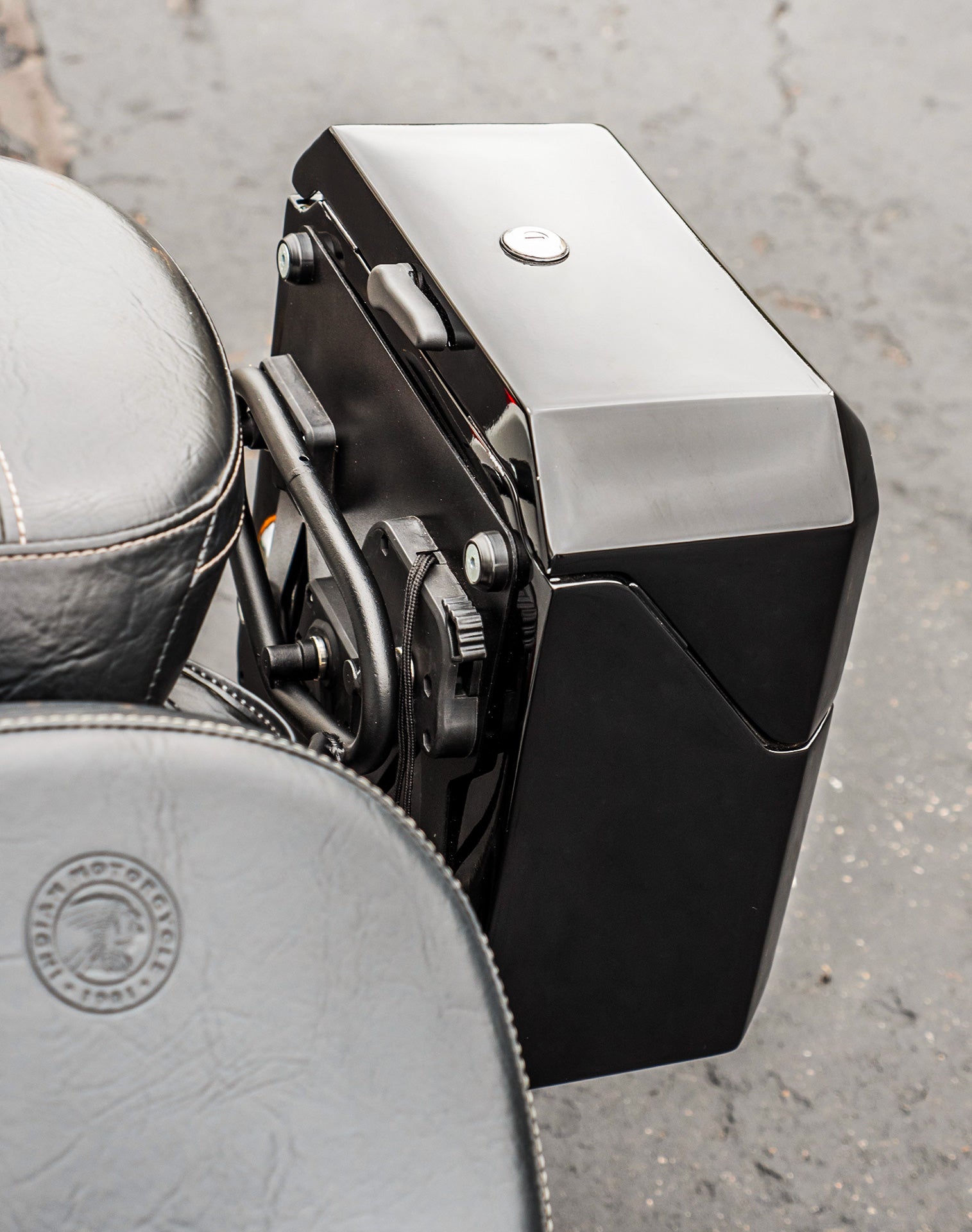 30L - Outlaw Quick-Mount Medium Indian Scout Classic Painted Hard Saddlebags Lifestyle