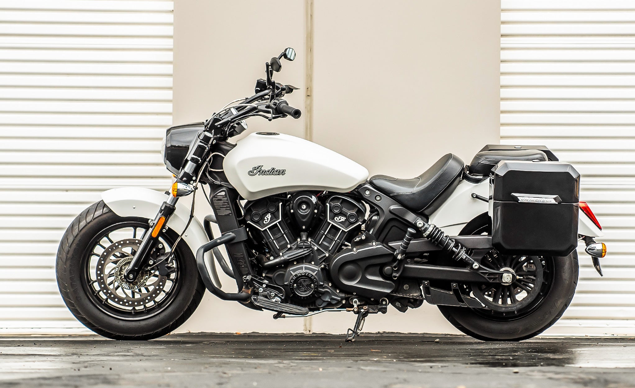 30L - Outlaw Quick-Mount Medium Indian Scout Sixty Classic Painted Hard Saddlebags Lifestyle @expand