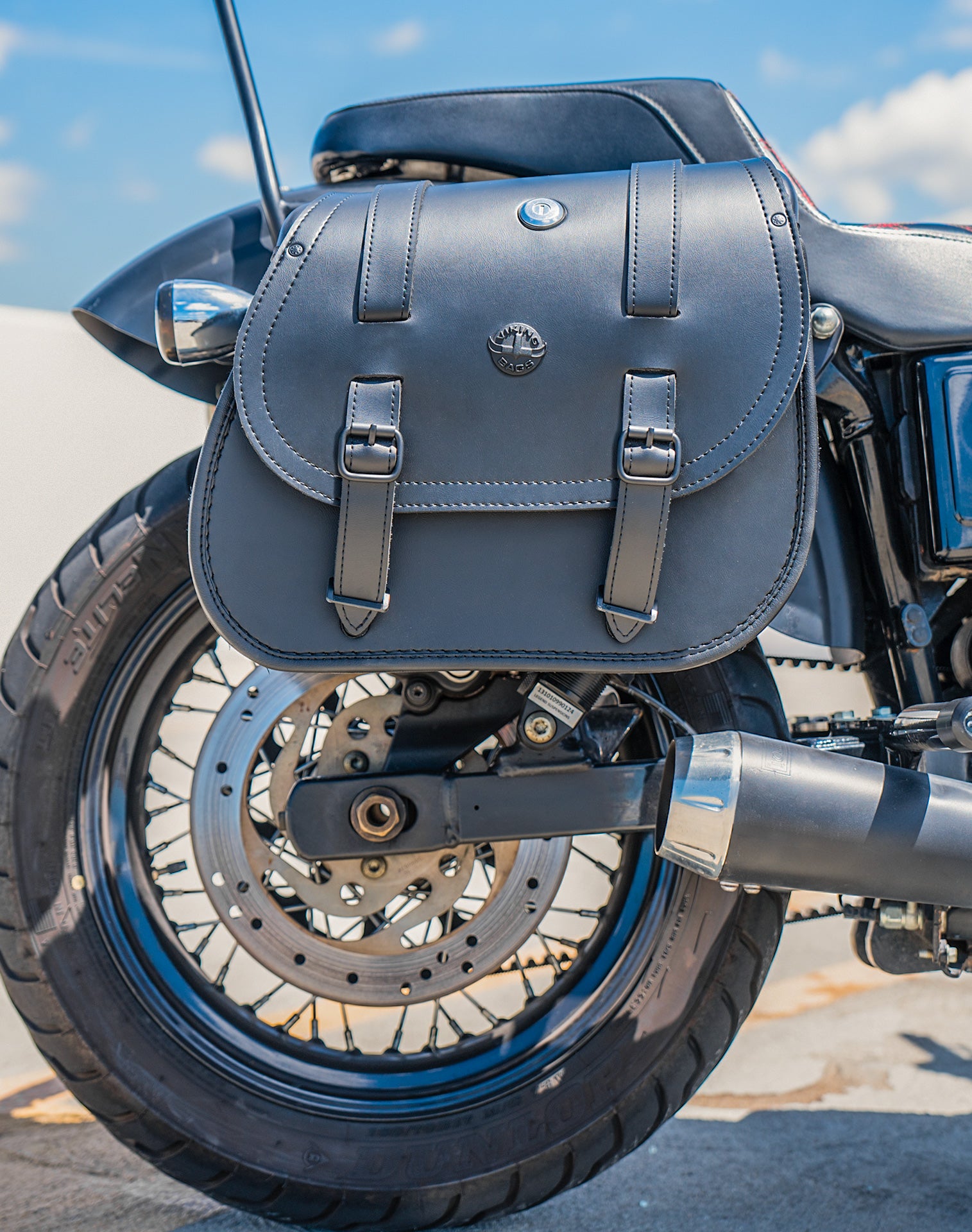 30L - Wraith Large Quick-Mount Shock Cutout Leather Saddlebags For Harley Dyna Low Rider FXDL/I Vertical Lifestyle