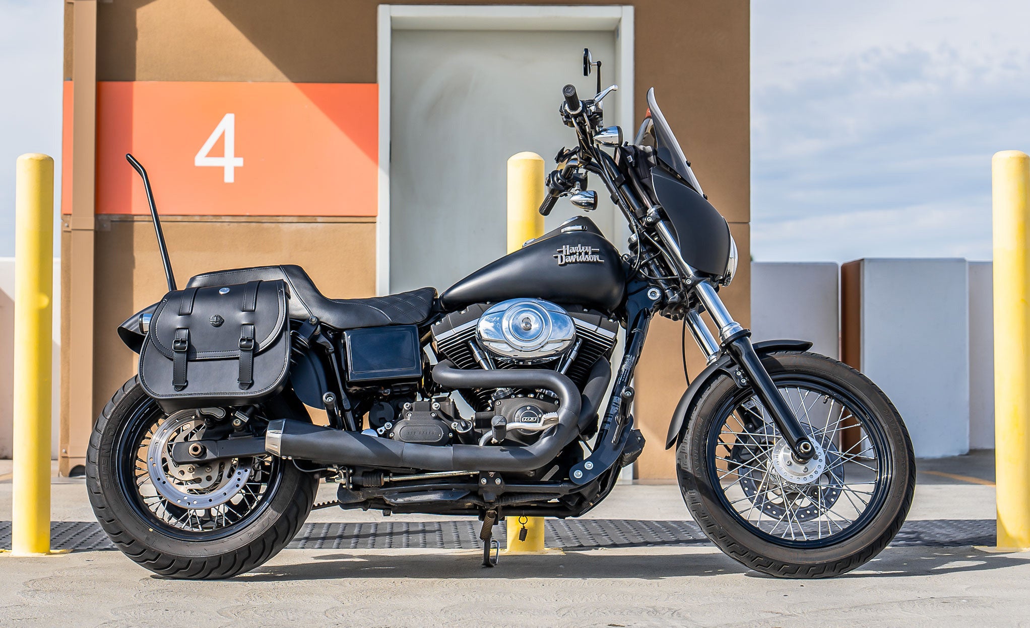 30L - Wilder Large Quick-Mount Shock-Cut Leather Saddlebags For Harley Dyna Street Bob FXDB/I Lifestyle @expand