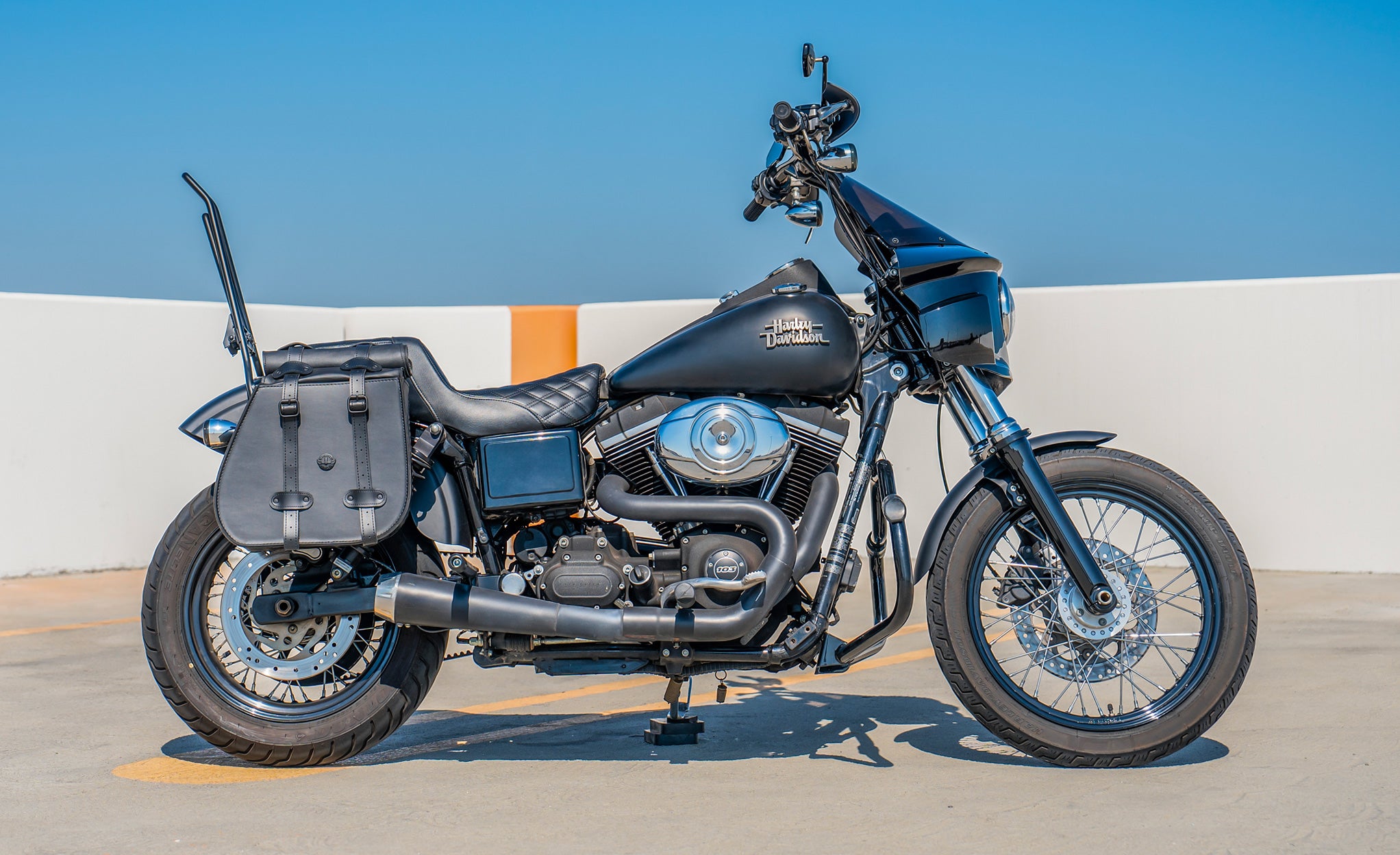 45L - Wraith XL Roll-Top Quick-Mount Shock Cutout Saddlebags For Harley Dyna Street Bob FXDB/I Lifestyle @expand