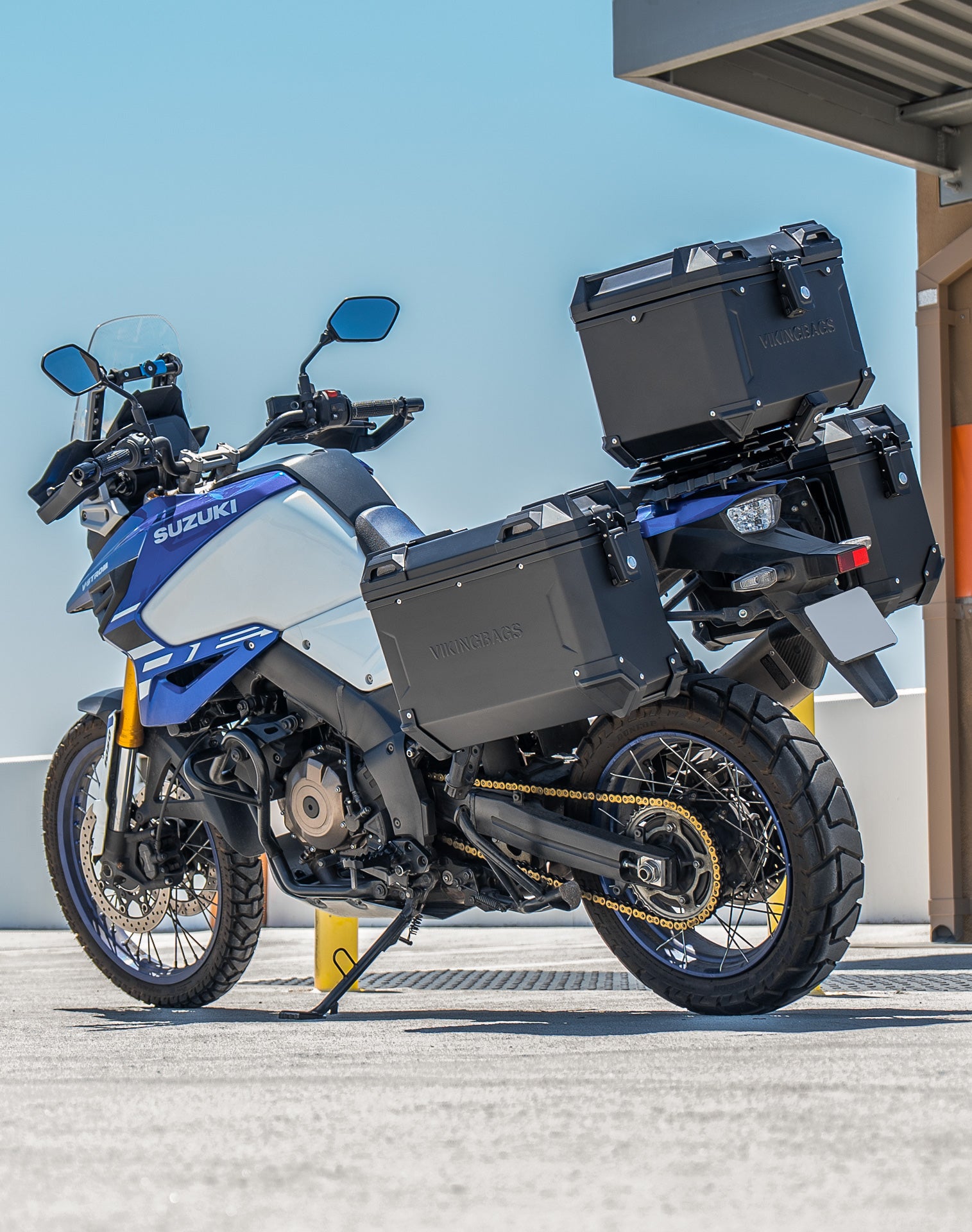 38L - Apex XL Suzuki V-Strom 1050 Aluminum Top Case Black Vertical Lifestyle