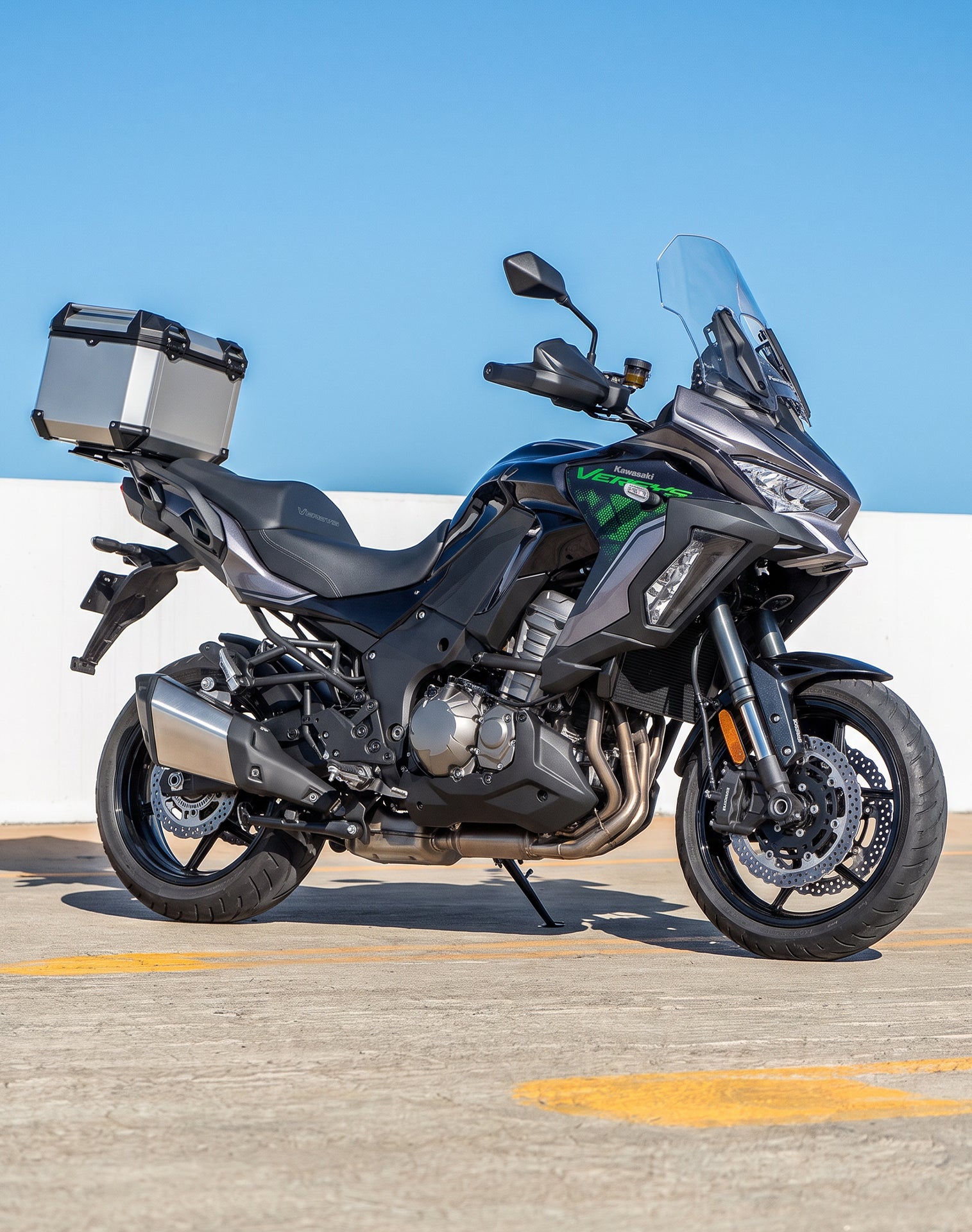 38L - Apex XL Kawasaki Versys 1100 Aluminum Top Case Silver Lifestyle