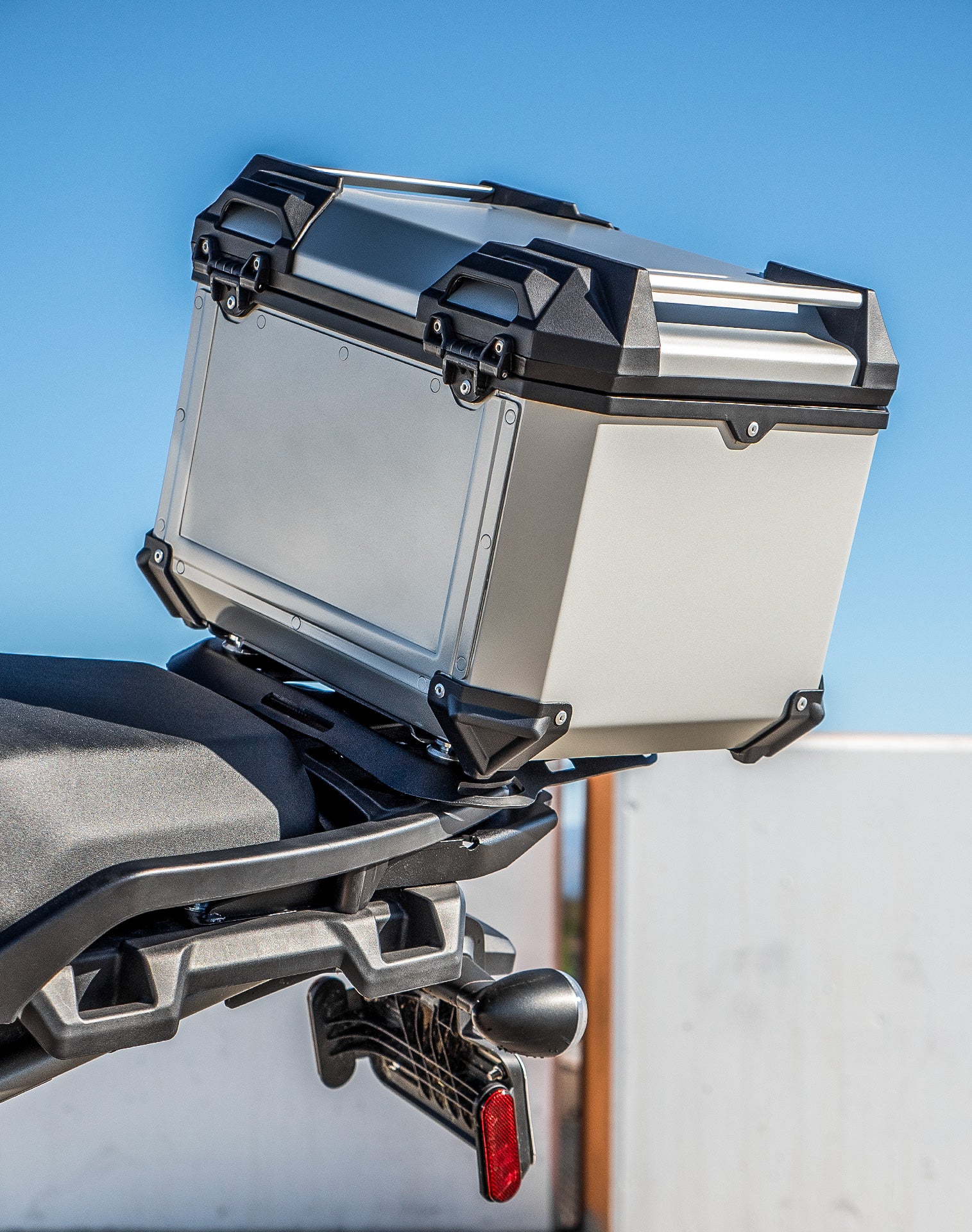 38L - Apex XL Kawasaki Versys 1100 Aluminum Top Case Silver Lifestyle