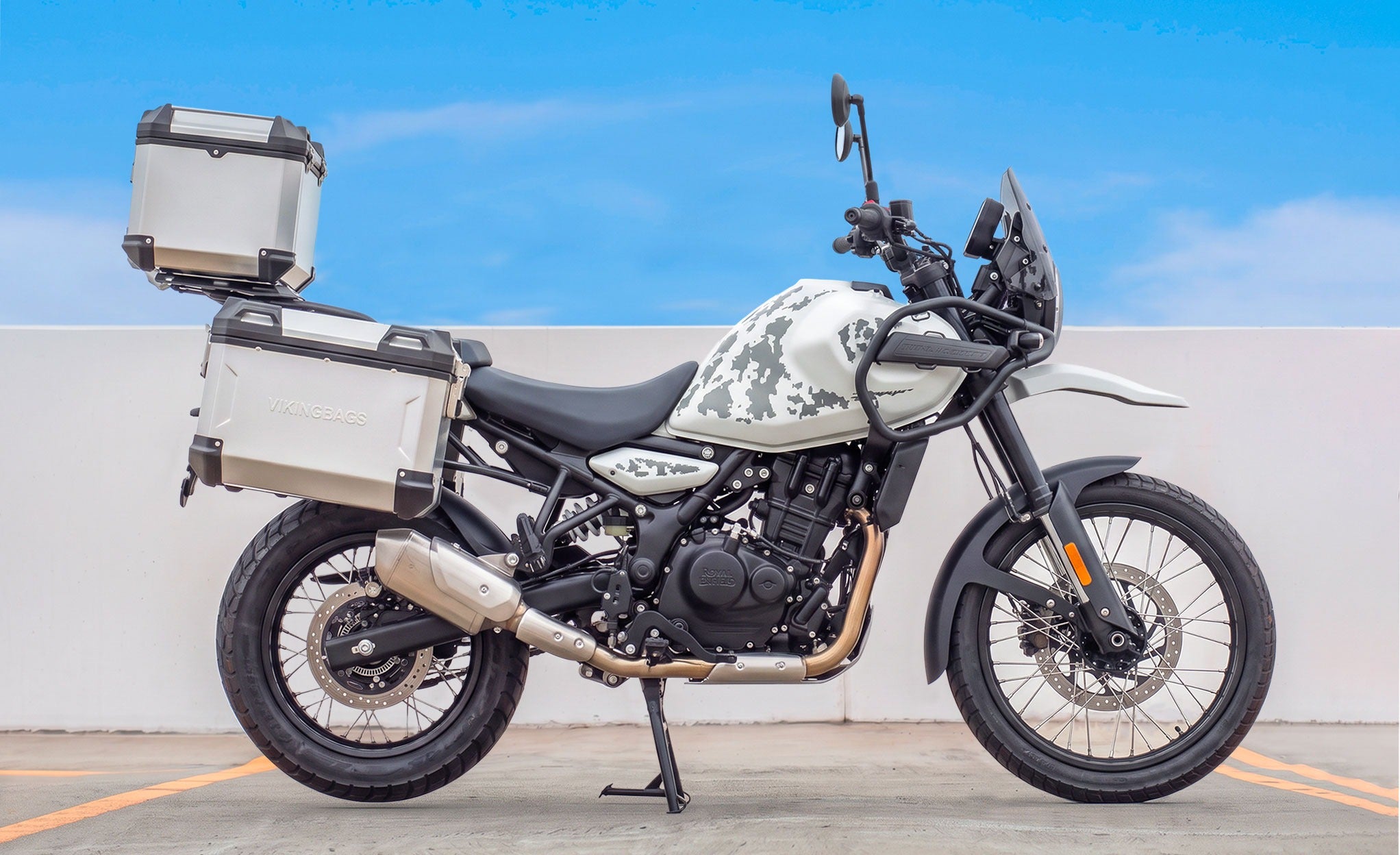 38L - Apex XL Royal Enfield Himalayan 450 Aluminum Top Case Silver Lifestyle @expand