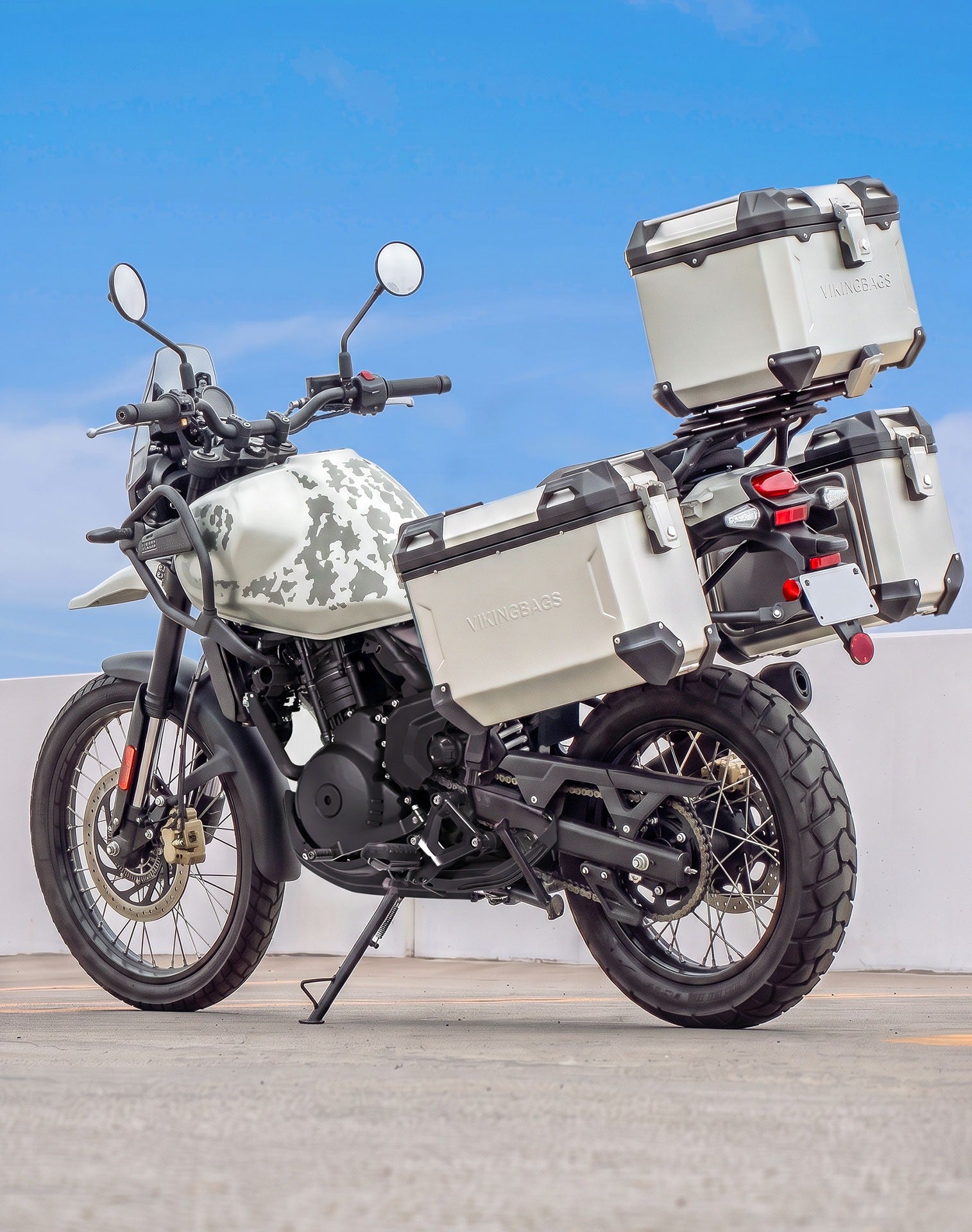 38L - Apex XL Royal Enfield Himalayan 450 Aluminum Top Case Silver Lifestyle 