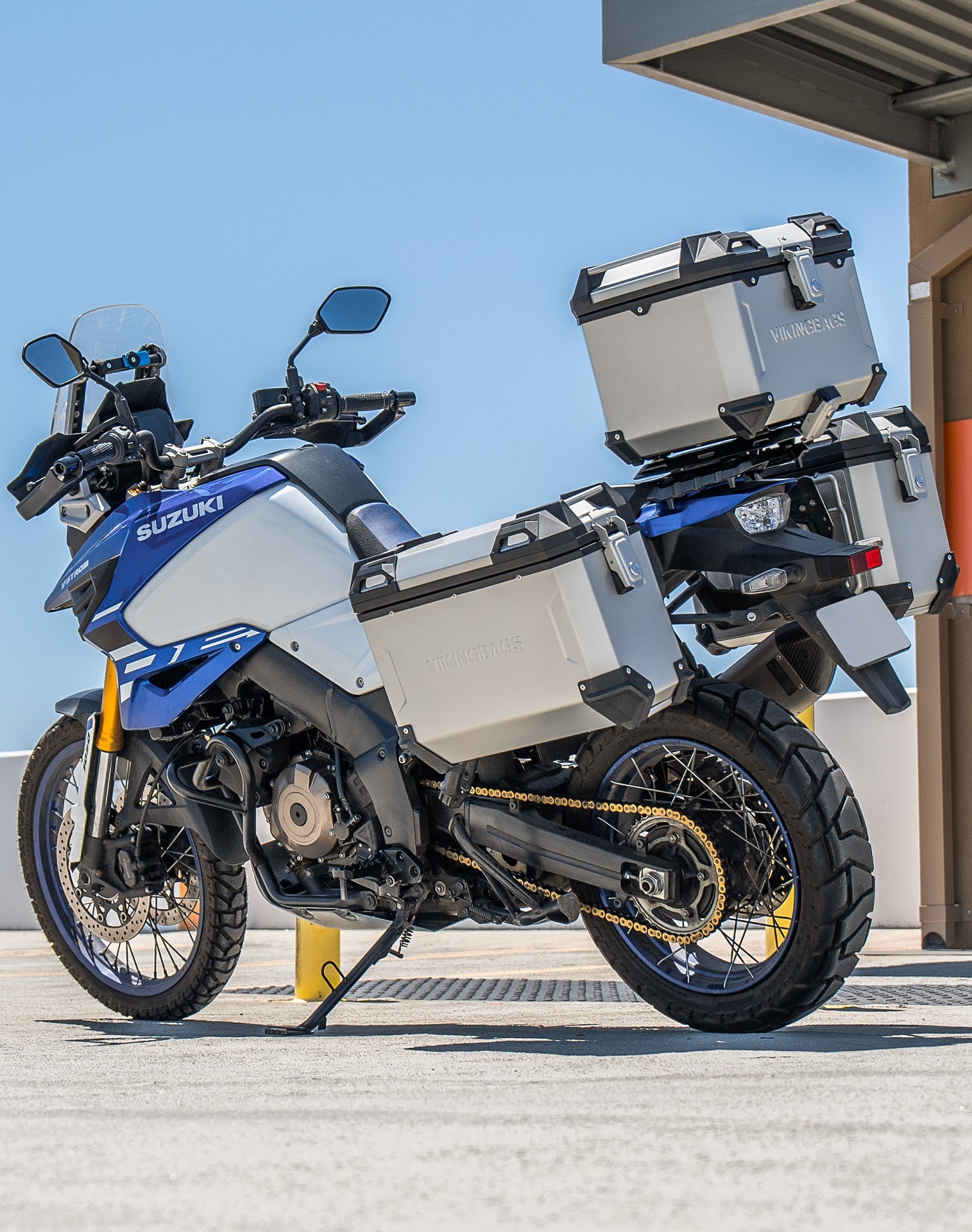 38L - Apex XL Suzuki V-Strom 1050 Aluminum Top Case Silver Vertical Lifestyle