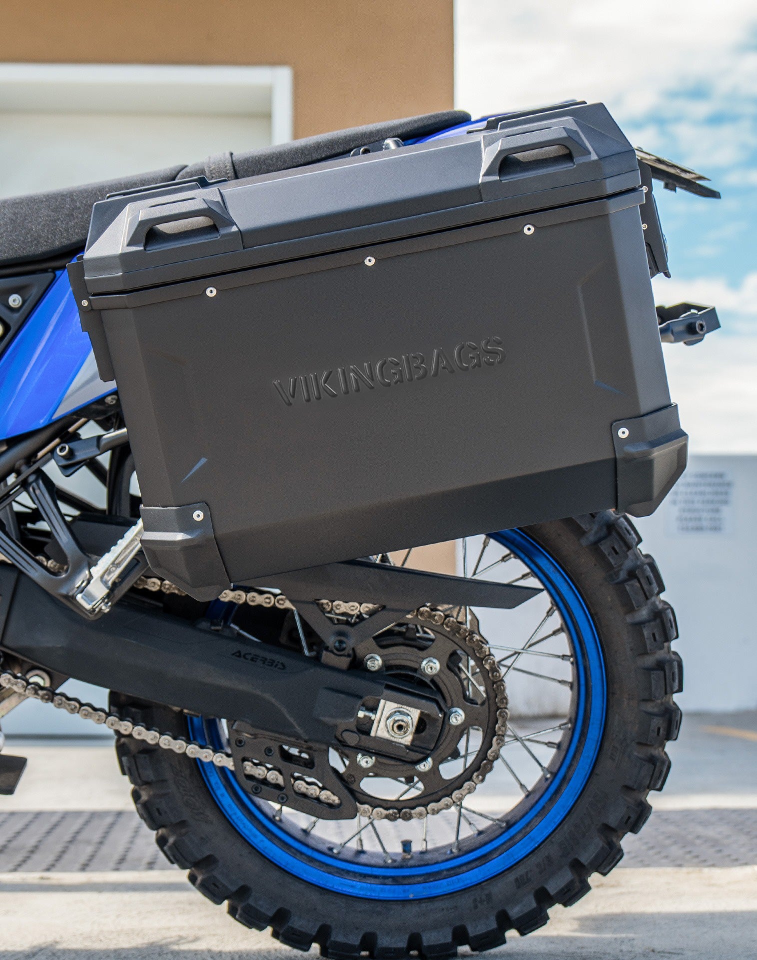 45L - Apex XL Yamaha Tenere 700 Aluminum Side Cases Black Vertical Life Style 