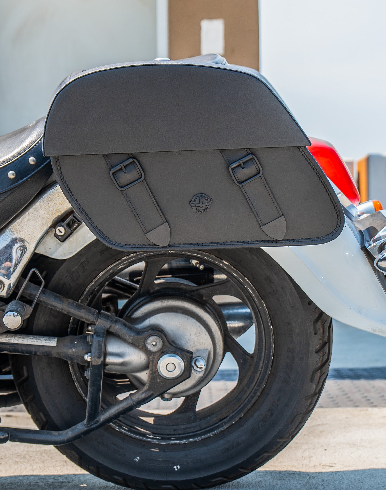 28L - Baelor Medium Quick Mount Suzuki Boulevard C50 VL800 Motorcycle Saddlebags v2