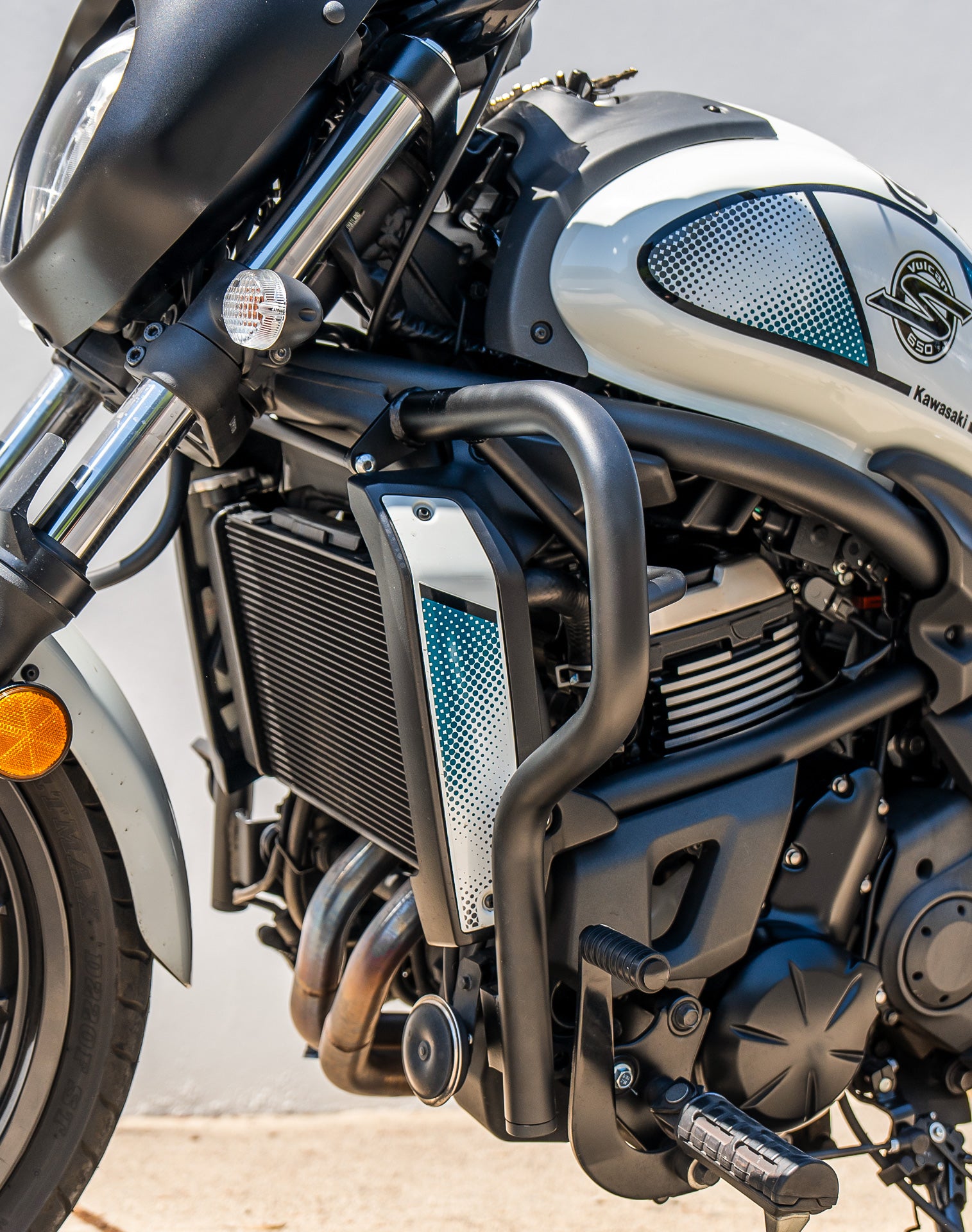 Viking Battleborn Kawasaki Vulcan S VN650 Crash Bar/Engine Guard Matte Black Lifestyle