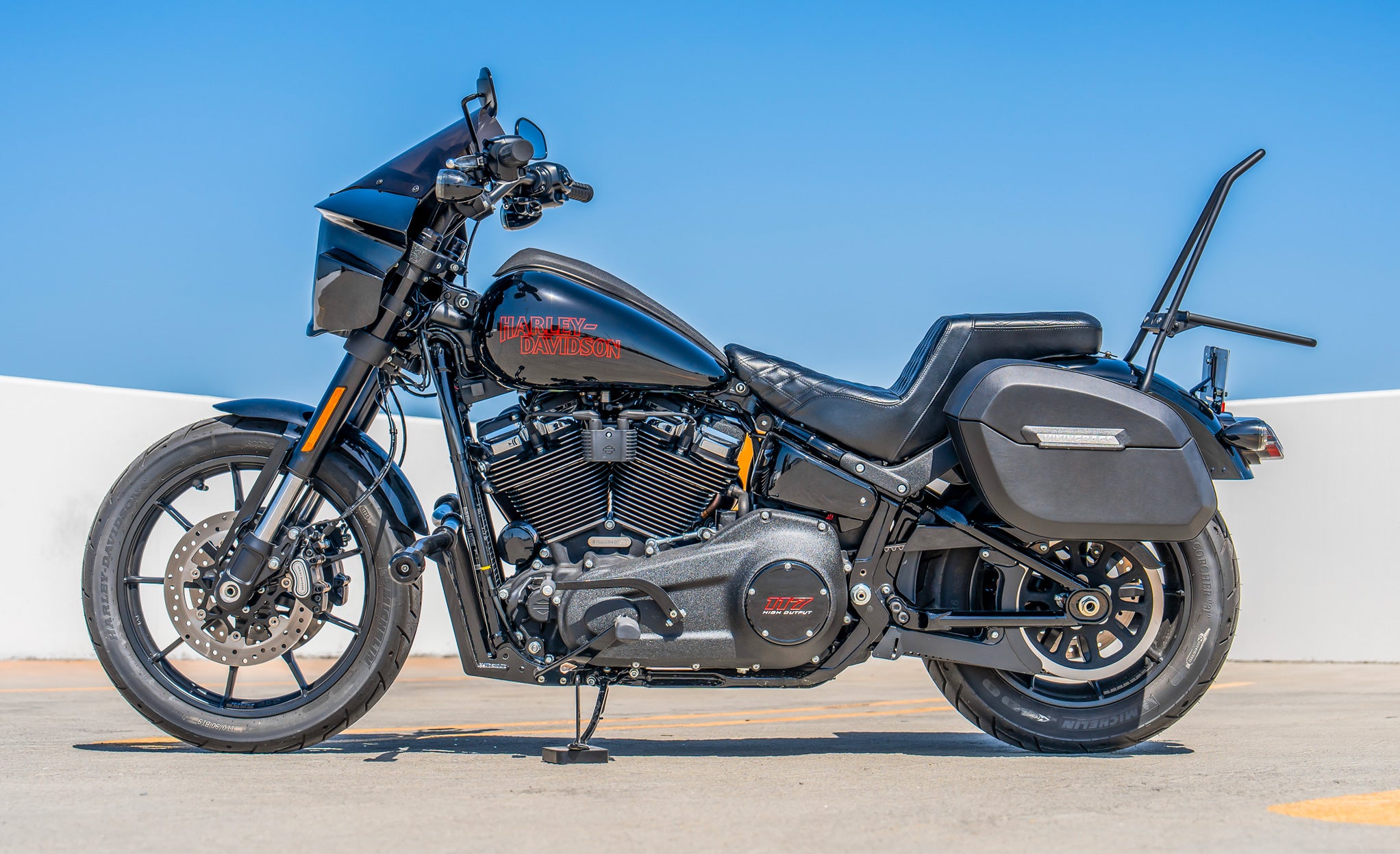 Branikald　ブラックメタル　black l Viking 32L Darkin Large Quick Mount Harley Softail Sport Glide