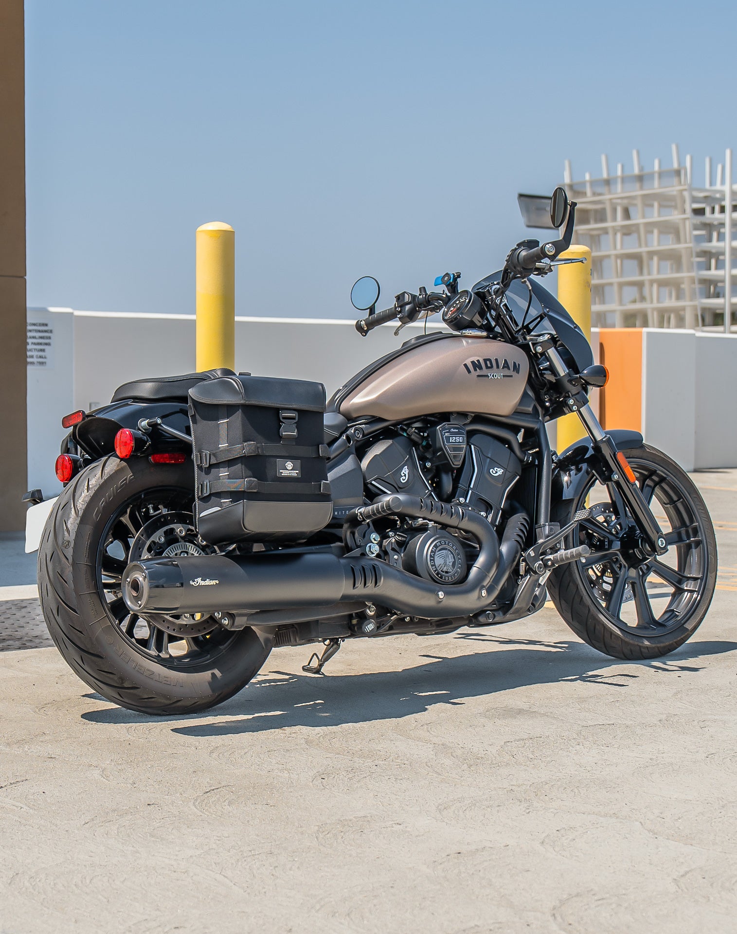 15L - Incognito Quick-Mount Medium Indian Scout Bobber Solo Saddlebag (Right Only) Life Style 1