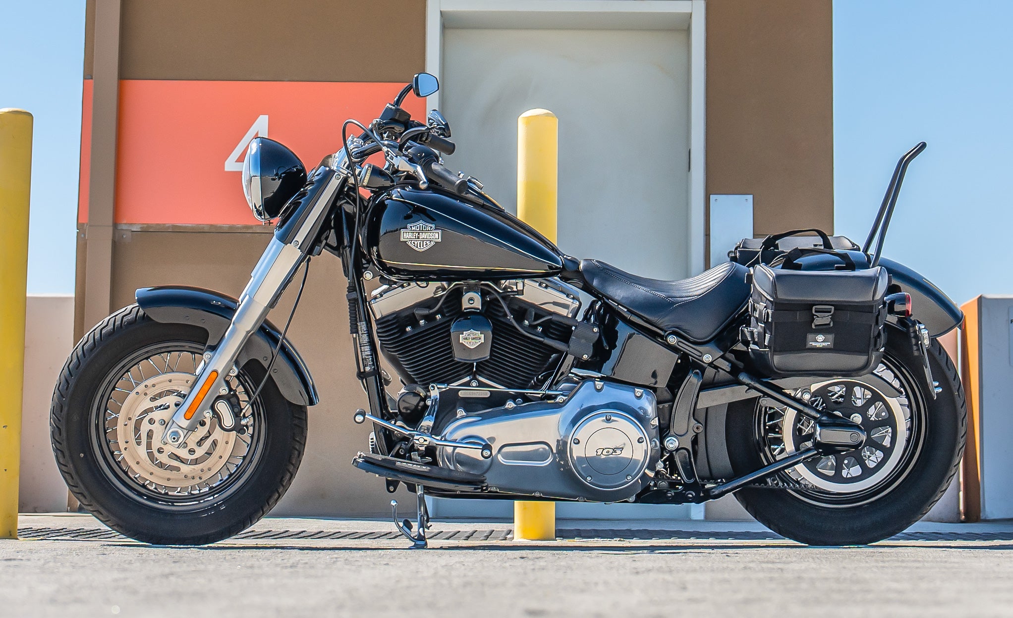 20L - Incognito Quick-Mount Small Harley Softail Slim FLS Motorcycle Saddlebags Life Style Photo @expand