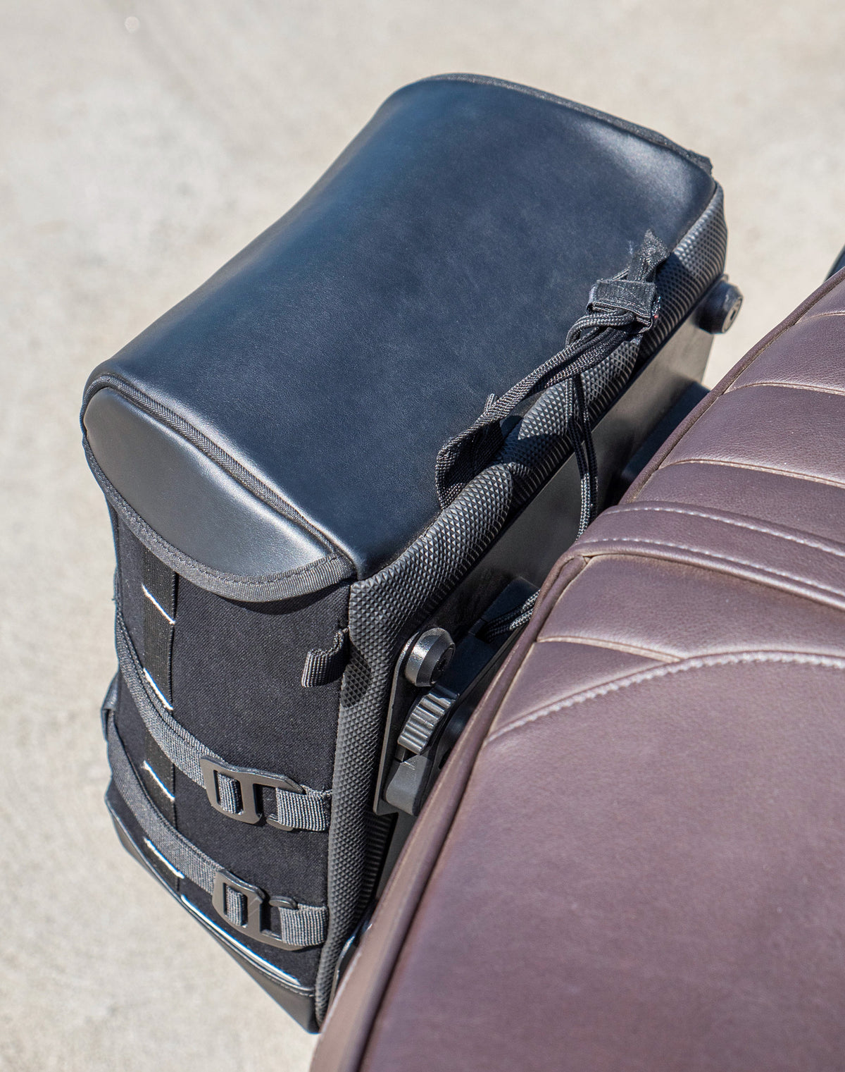 30L - Incognito Quick-Mount Medium Triumph Bonneville T120 Motorcycle Saddlebags