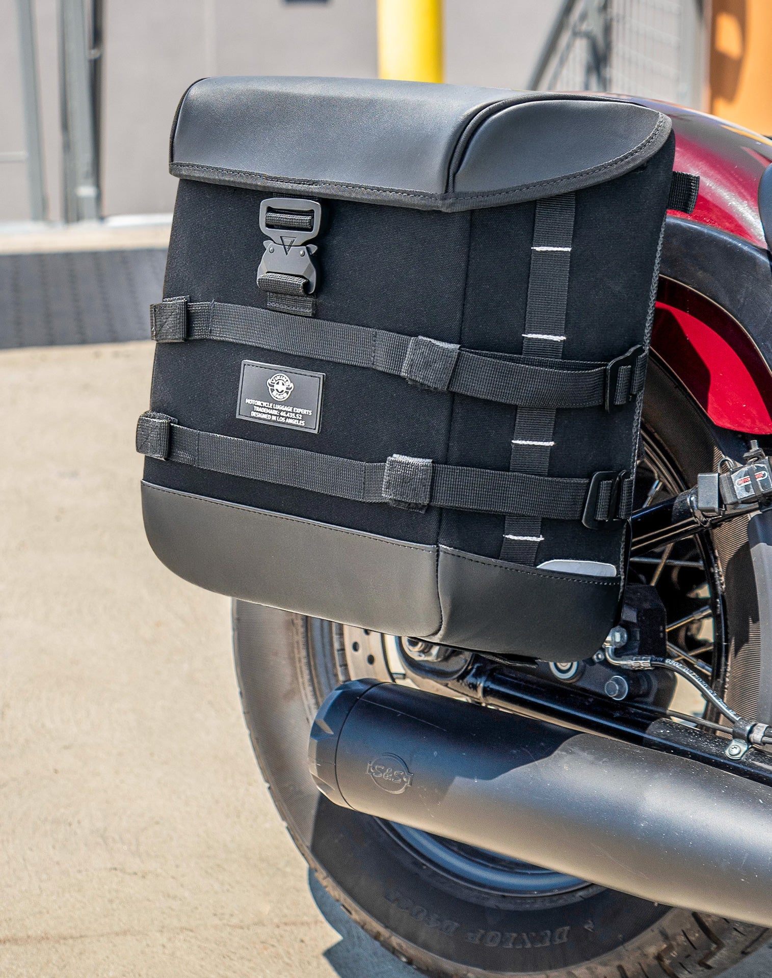 30L - Incognito Quick-Mount Medium Motorcycle Saddlebags for Harley Softail Slim FLSL Vertical Lifestyle