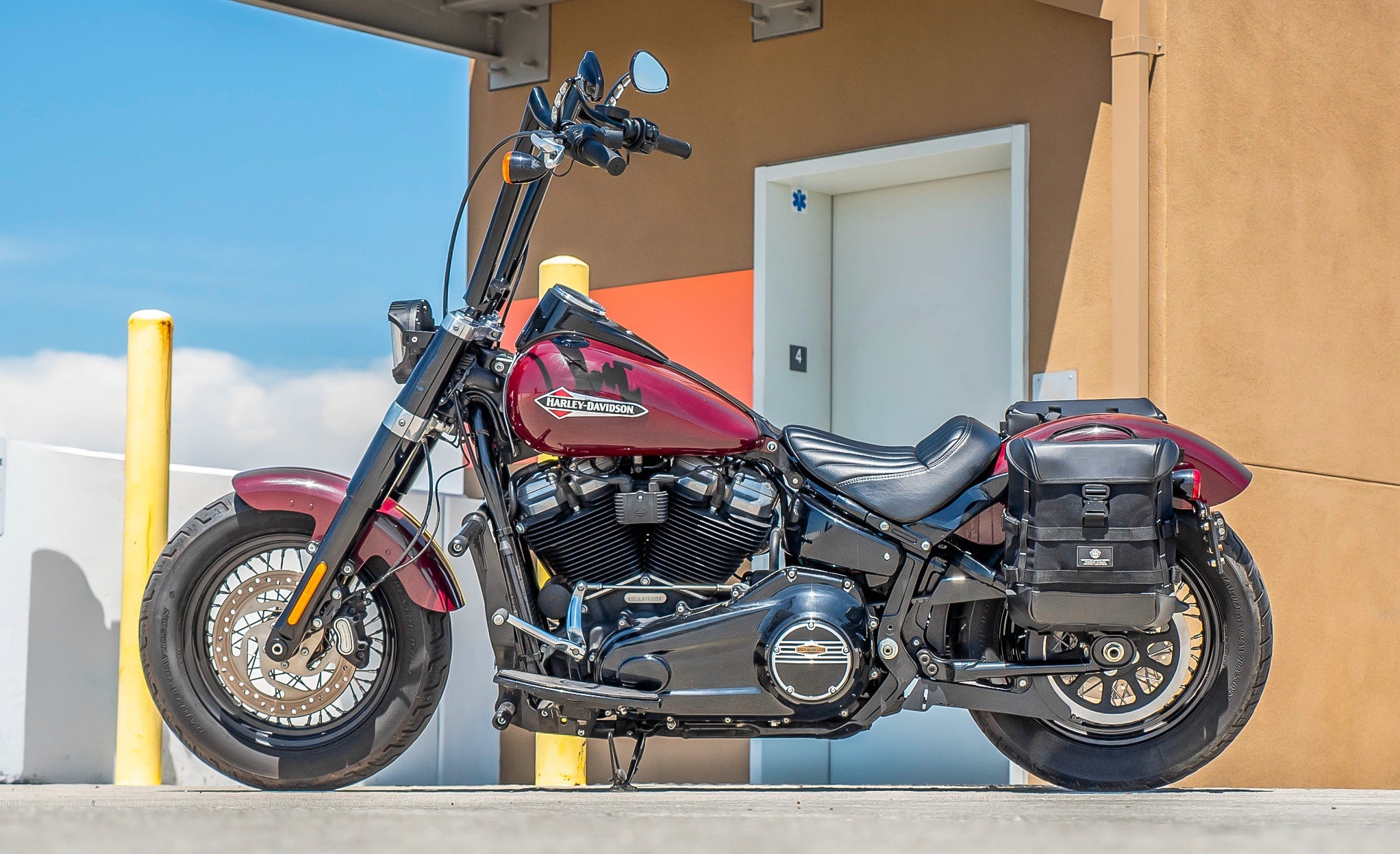 30L - Incognito Quick-Mount Medium Motorcycle Saddlebags for Harley Softail Slim FLSL Lifestyle @expand
