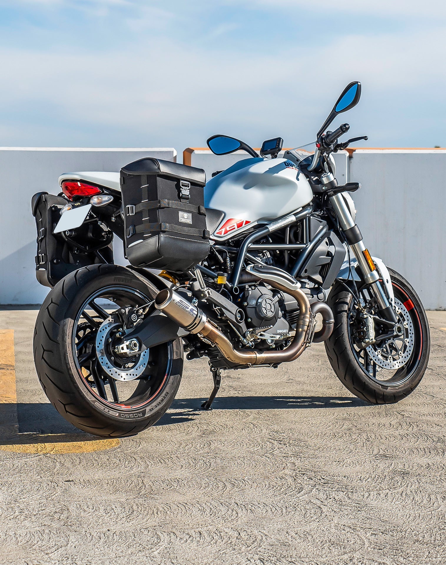 30L - Incognito Quick-Mount Medium Ducati Monster 797 (2016+) Saddlebags Life style 1