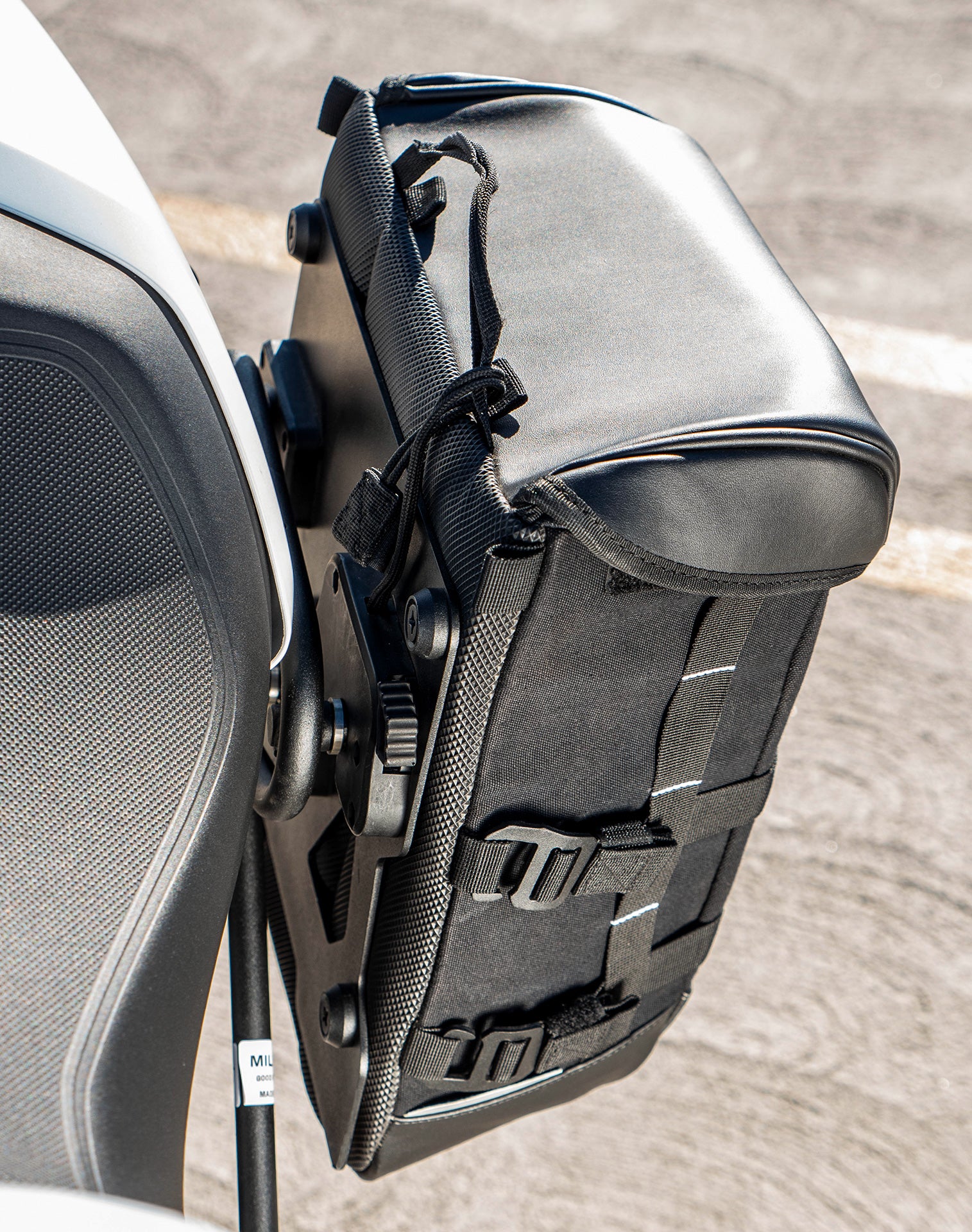 30L - Incognito Quick-Mount Medium Ducati Monster 797 (2016+) Saddlebags Life style 3