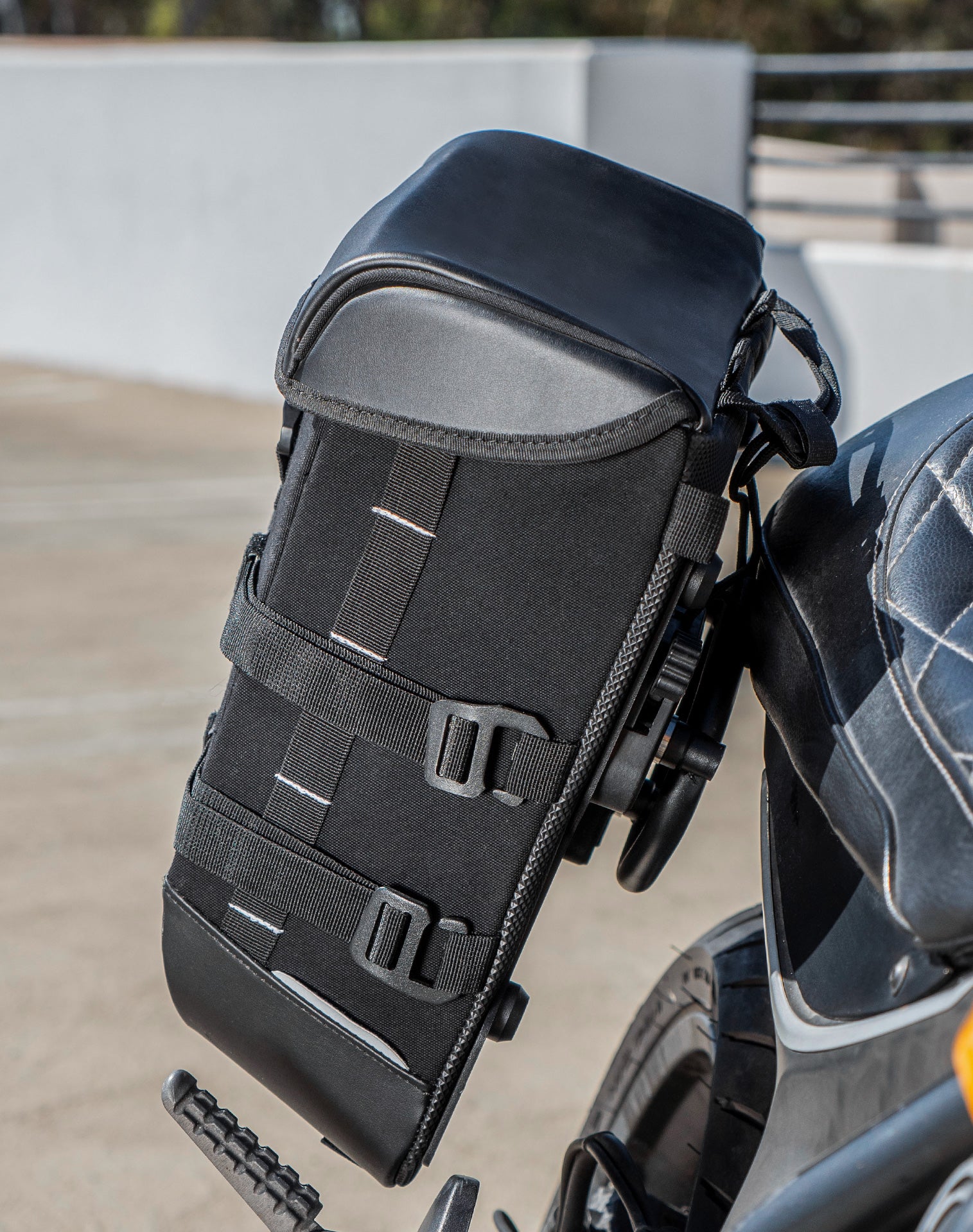 30L - Incognito Quick-Mount Medium Ducati Scrambler (2014-17) Saddlebags Life style 3