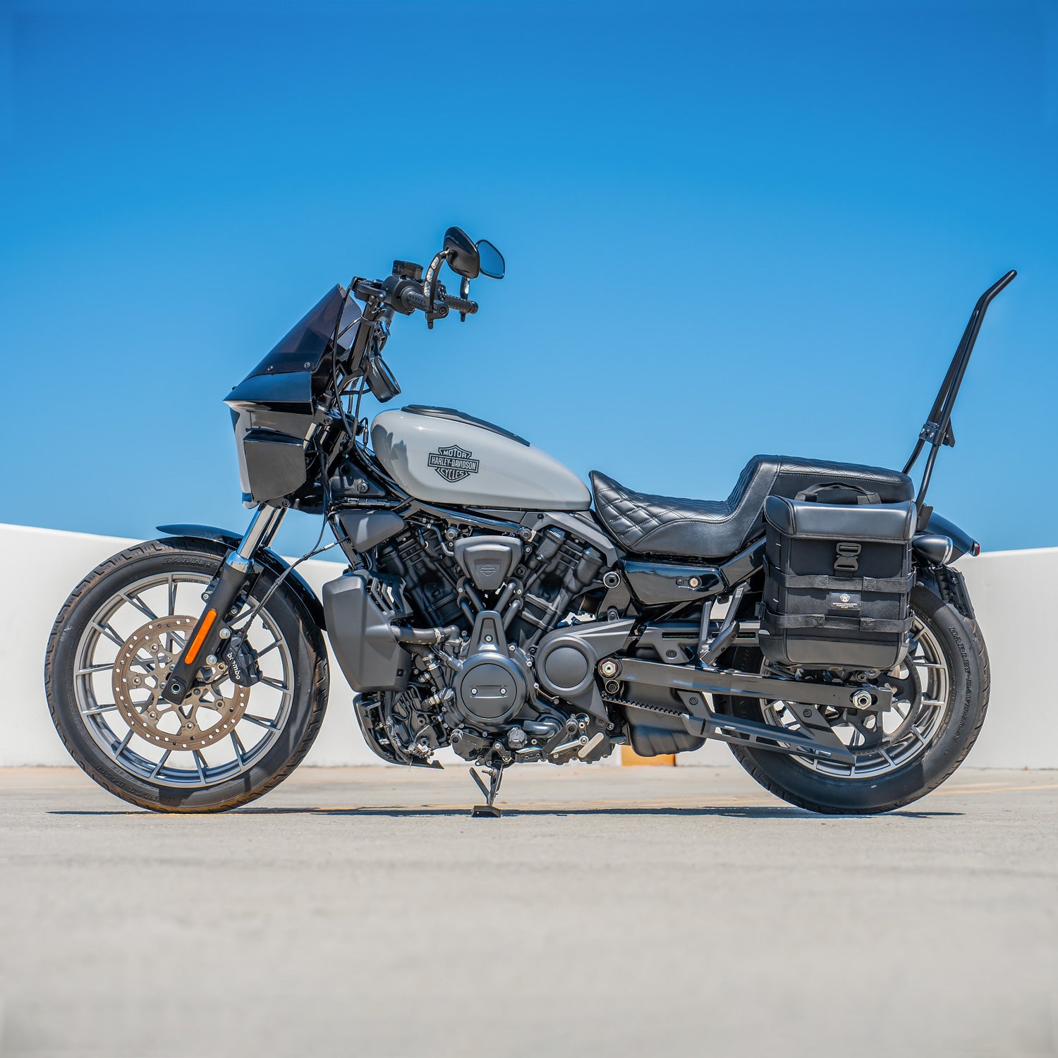 Viking 15L Incognito Quick Mount Medium Harley Sportster Nightster