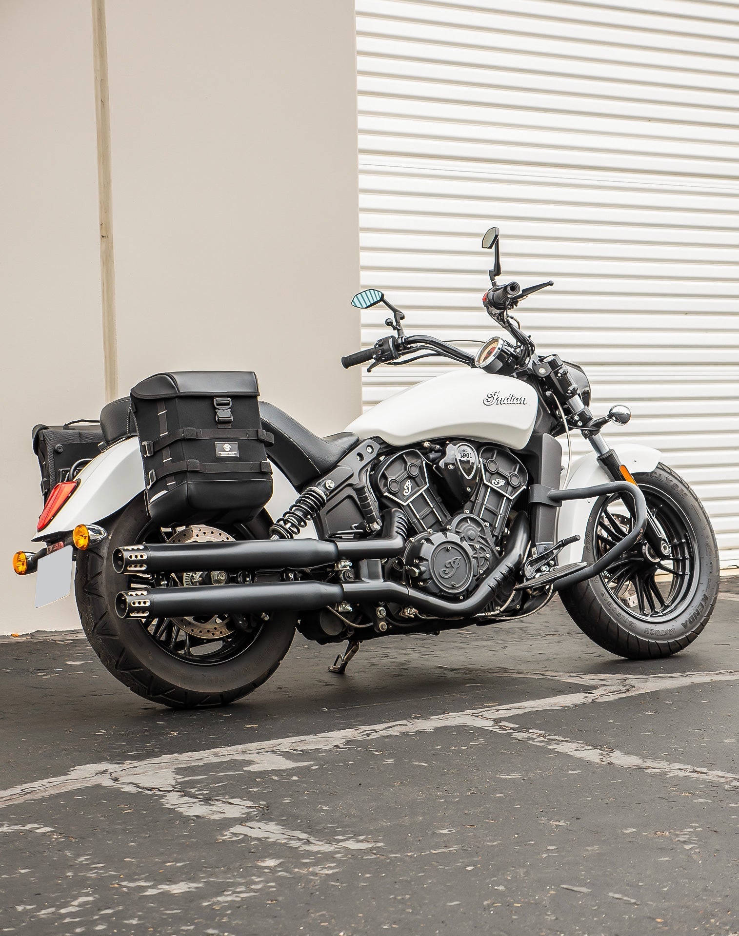30L - Incognito Quick-Mount Medium Indian Scout Saddlebags Life style 1