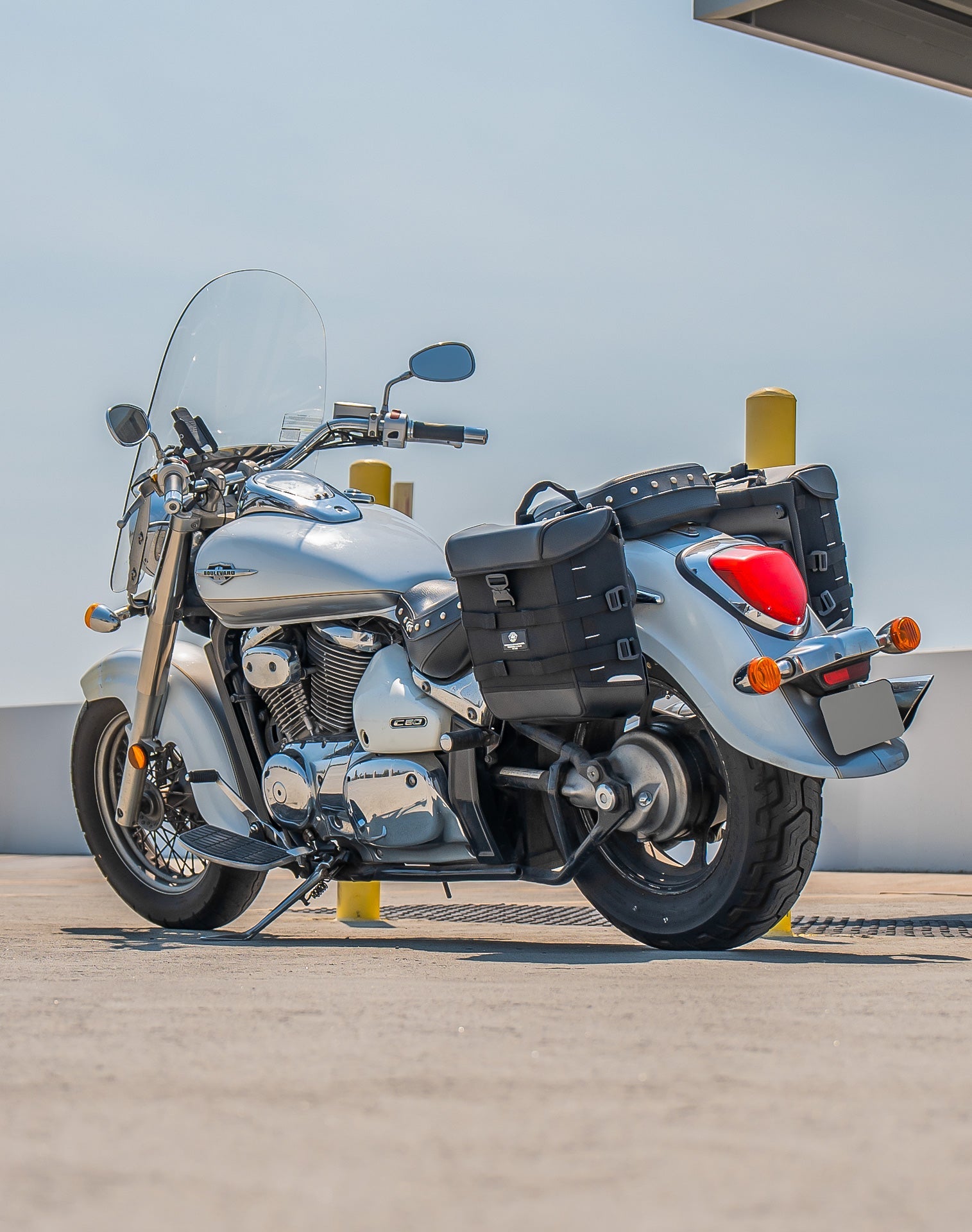 30L - Incognito Quick-Mount Medium Suzuki Boulevard C50 VL800 Saddlebags Life style 1