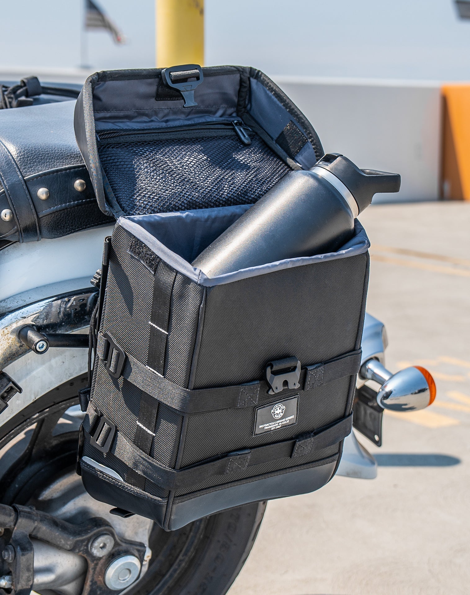 30L - Incognito Quick-Mount Medium Suzuki Boulevard C50 VL800 Saddlebags Life style 4