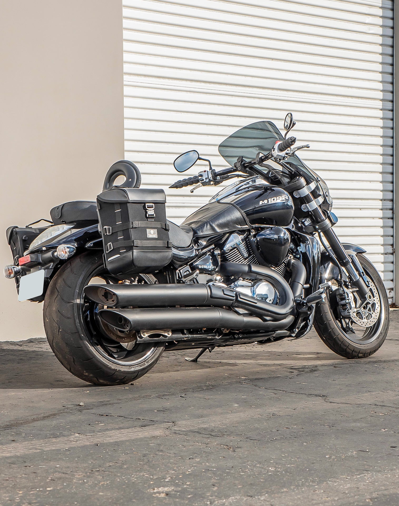30L - Incognito Quick-Mount Medium Suzuki Boulevard M109 VZR1800 Saddlebags Life style 1