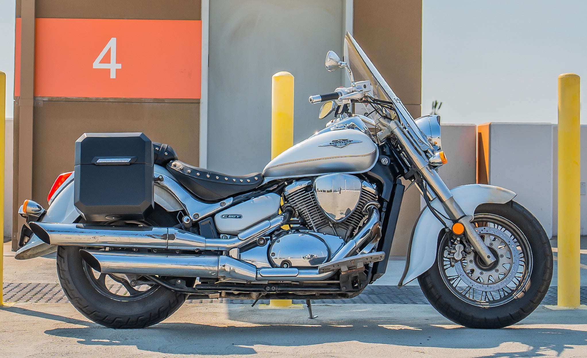 15L - Outlaw Quick Mount Medium Suzuki Boulevard C50 VL800 Matte Hard Solo Saddlebag (Right Only) @expand