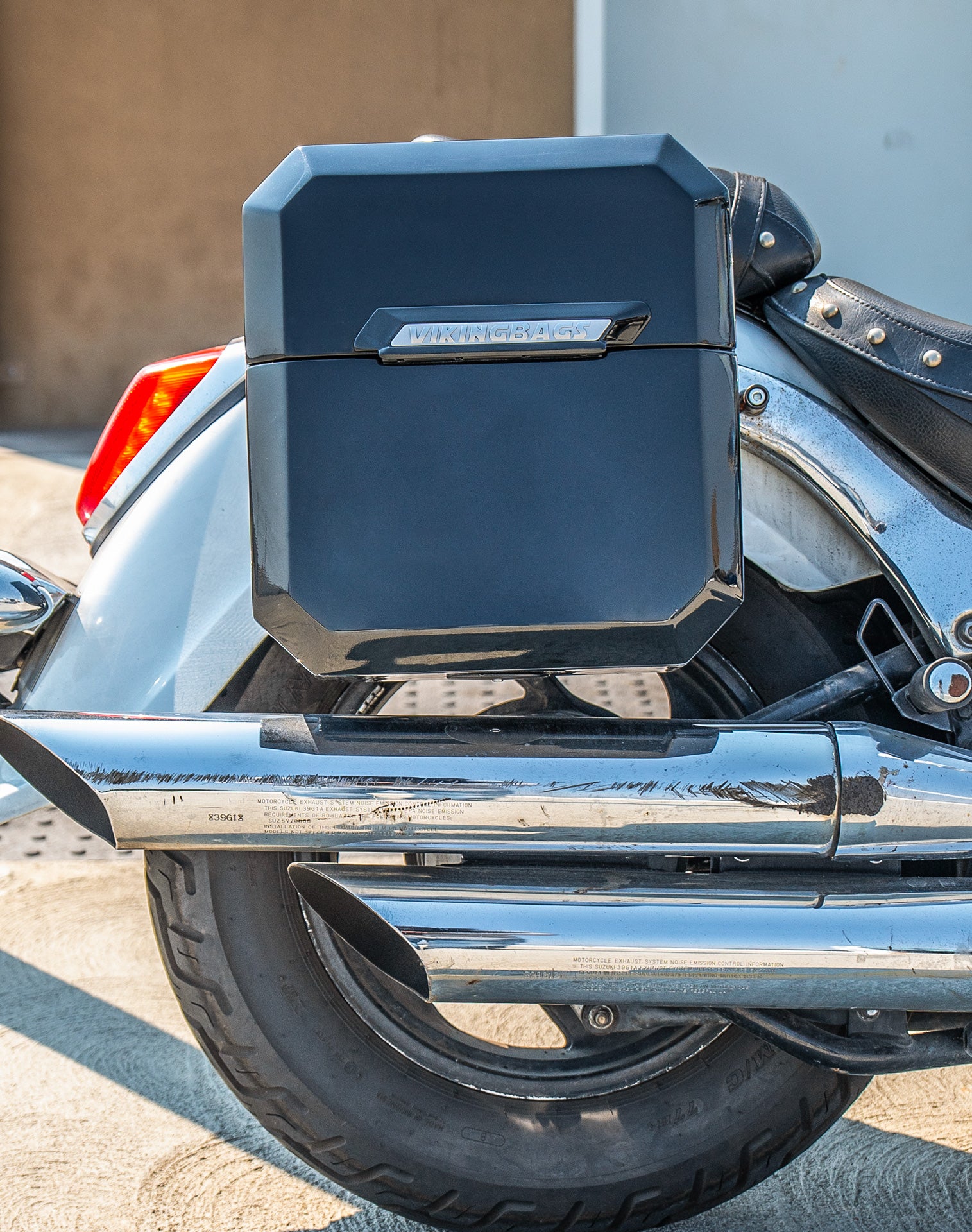 15L - Outlaw Quick Mount Medium Suzuki Boulevard C50 VL800 Painted Hard Solo Saddlebag (Right Only) v2