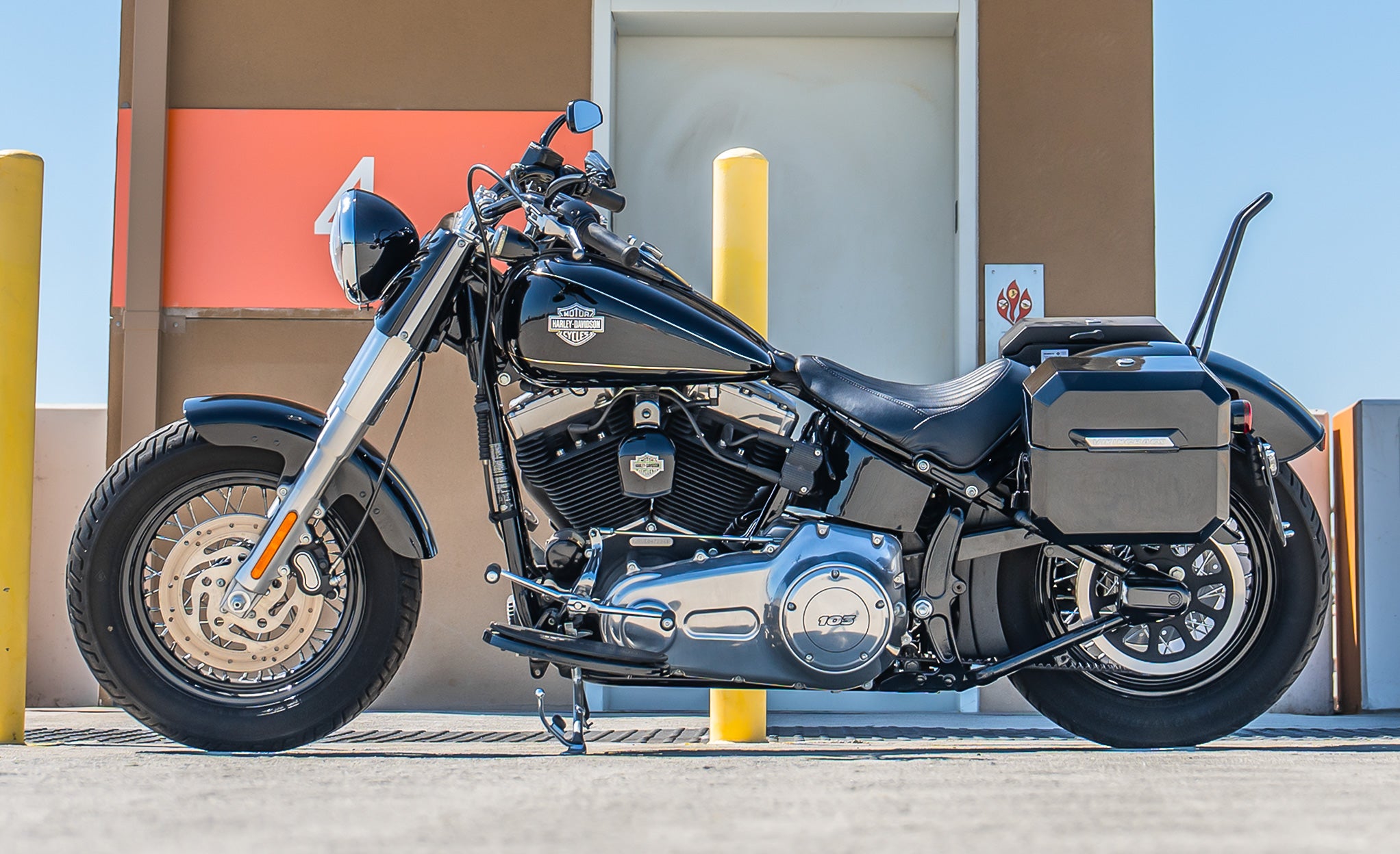 20L - Outlaw Quick-Mount Small Harley Softail Slim FLS Painted Hard Saddlebags Life Style Photo @expand