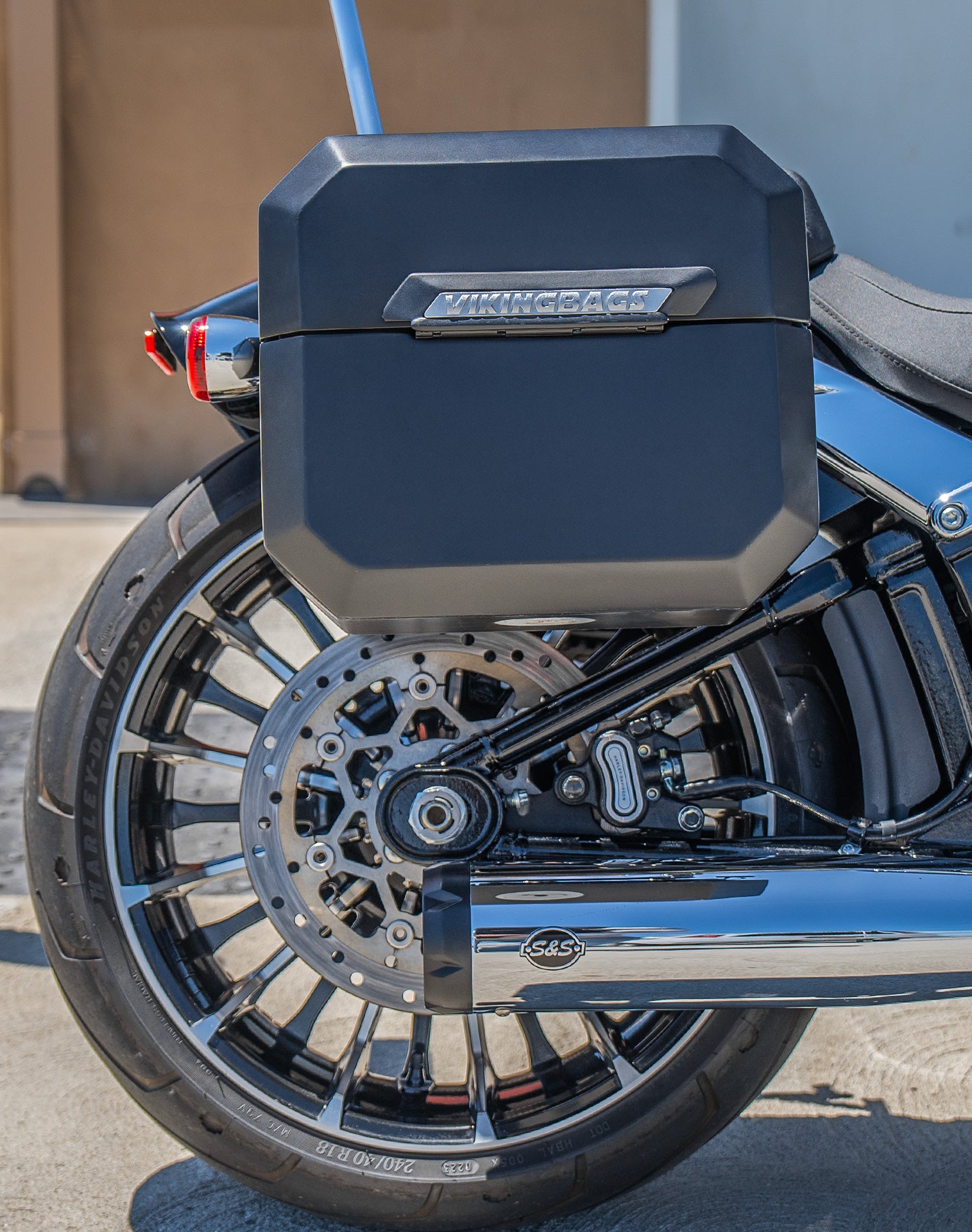 20L - Outlaw Quick-Mount Small Harley Softail Breakout FXBR/S Matte Hard Saddlebags Lifestyle