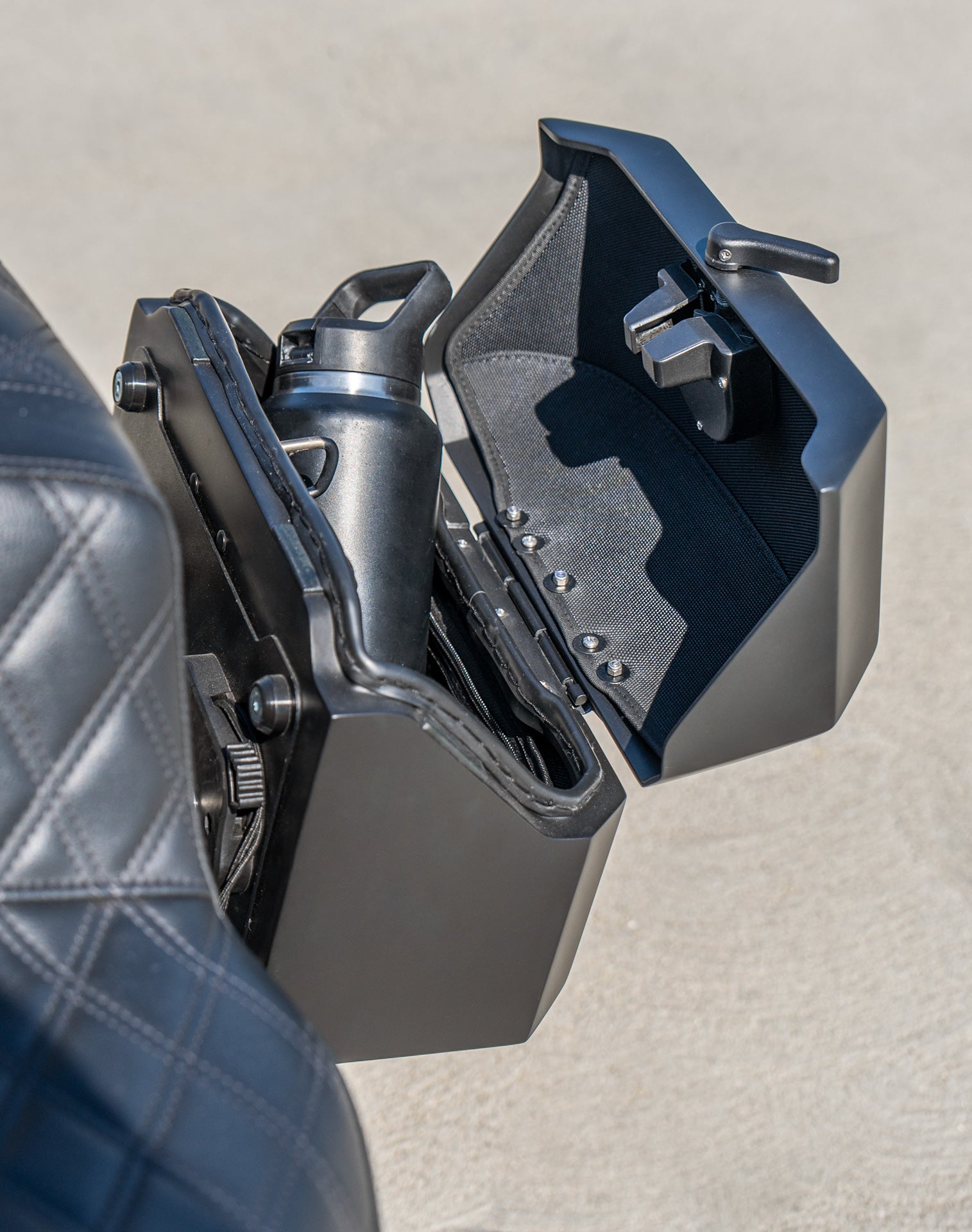 20L - Outlaw Quick-Mount Small Harley Softail Heritage FLHC/S Matte Hard Saddlebags Lifestyle