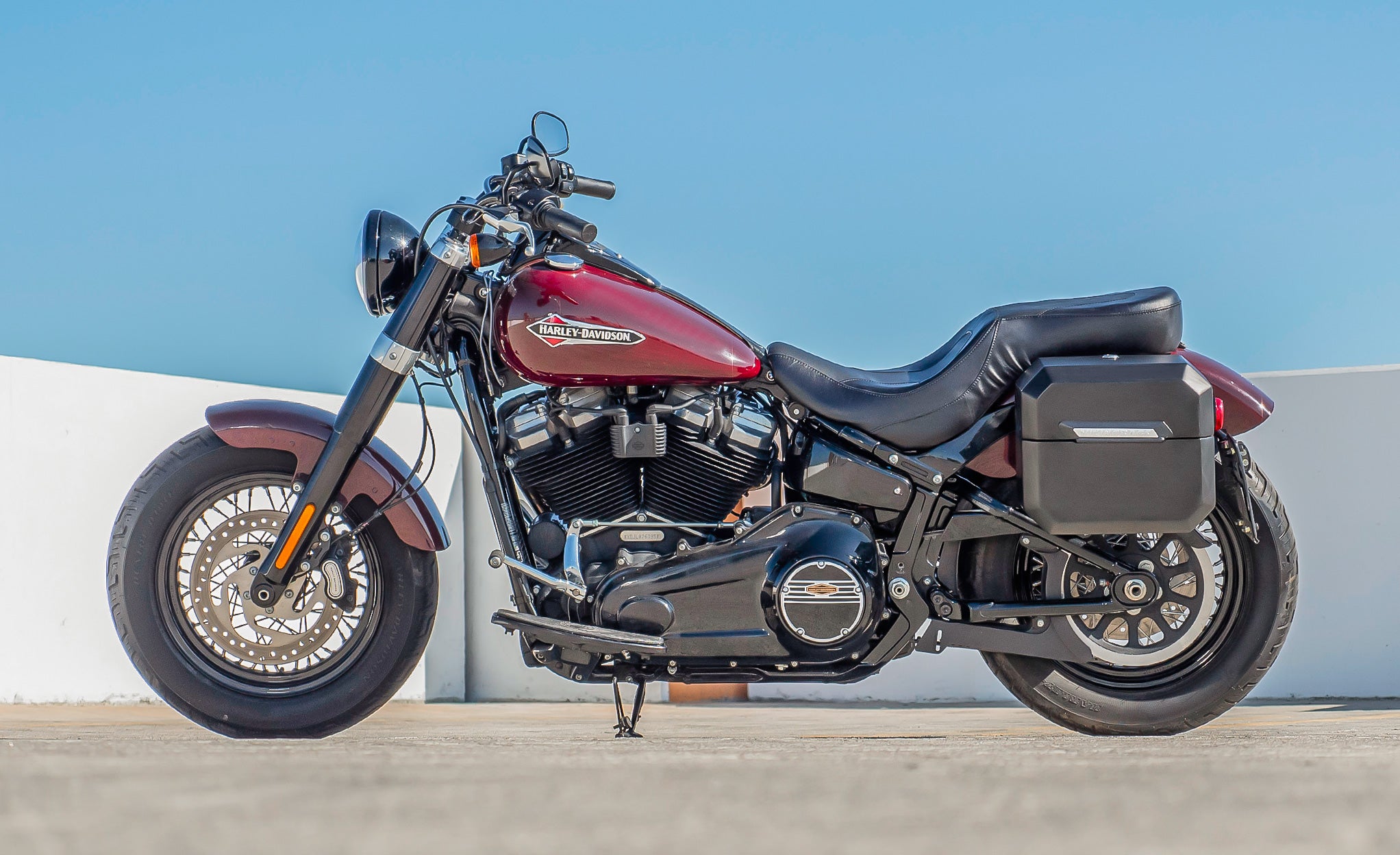 20L - Outlaw Quick-Mount Small Harley Softail Standard FXST Matte Hard Saddlebags Life Style Photo @expand