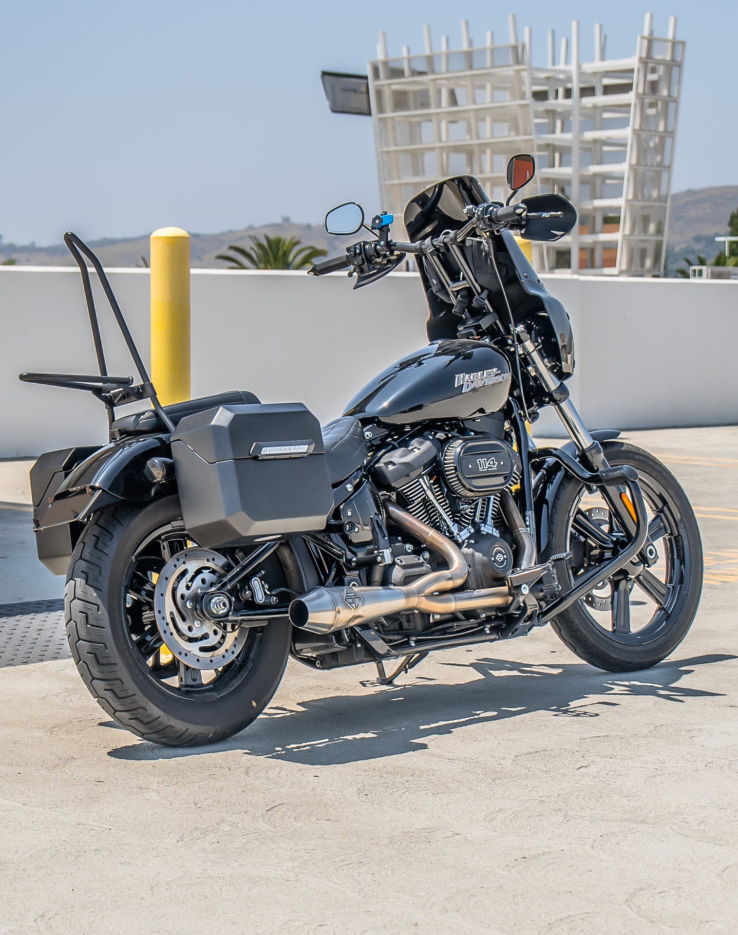 20L - Outlaw Quick-Mount Small Harley Softail Street Bob Matte Hard Saddlebags Life style 1